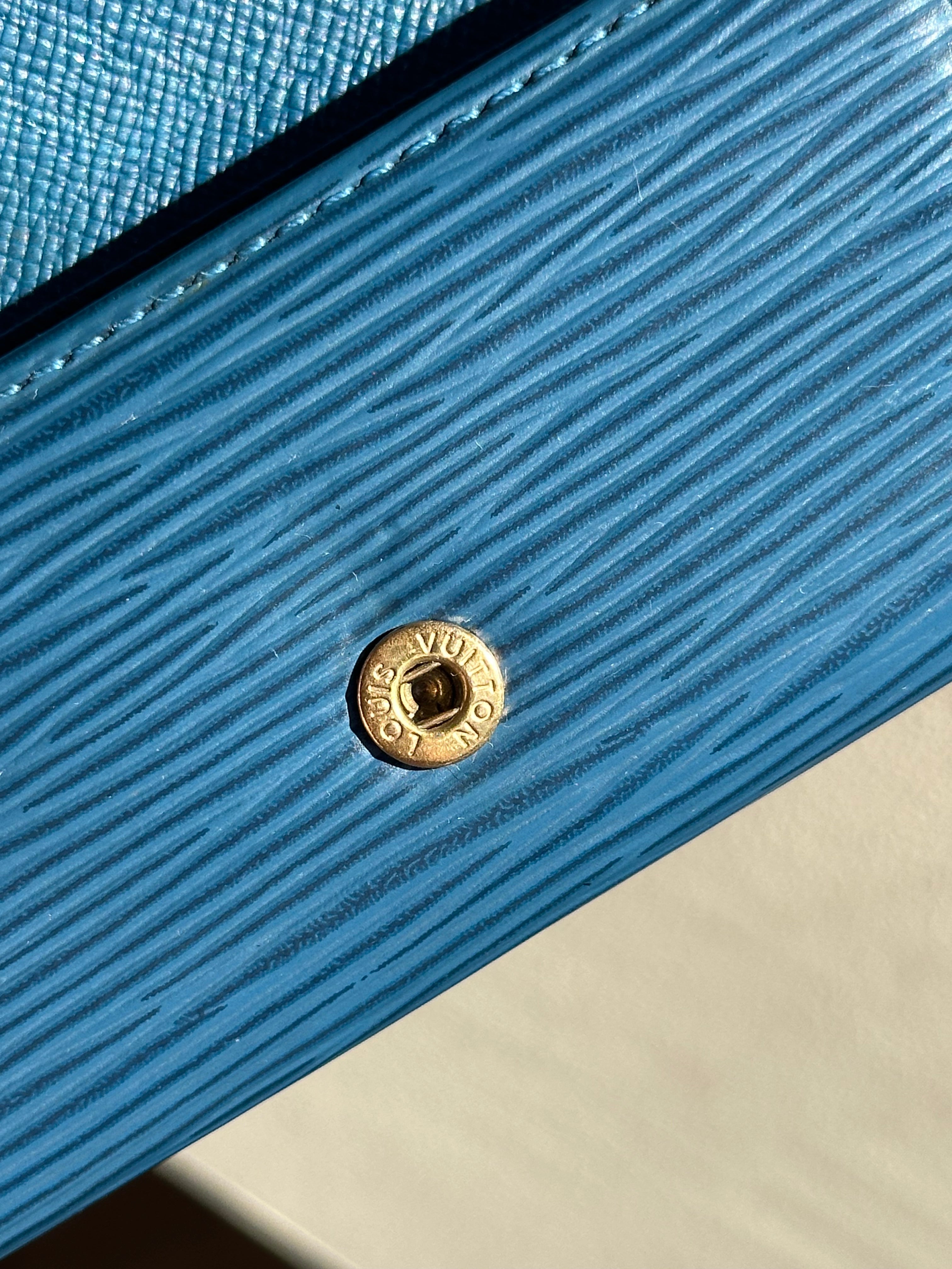 Louis Vuitton 4 Key Holder in Navy Blue Epi Leather