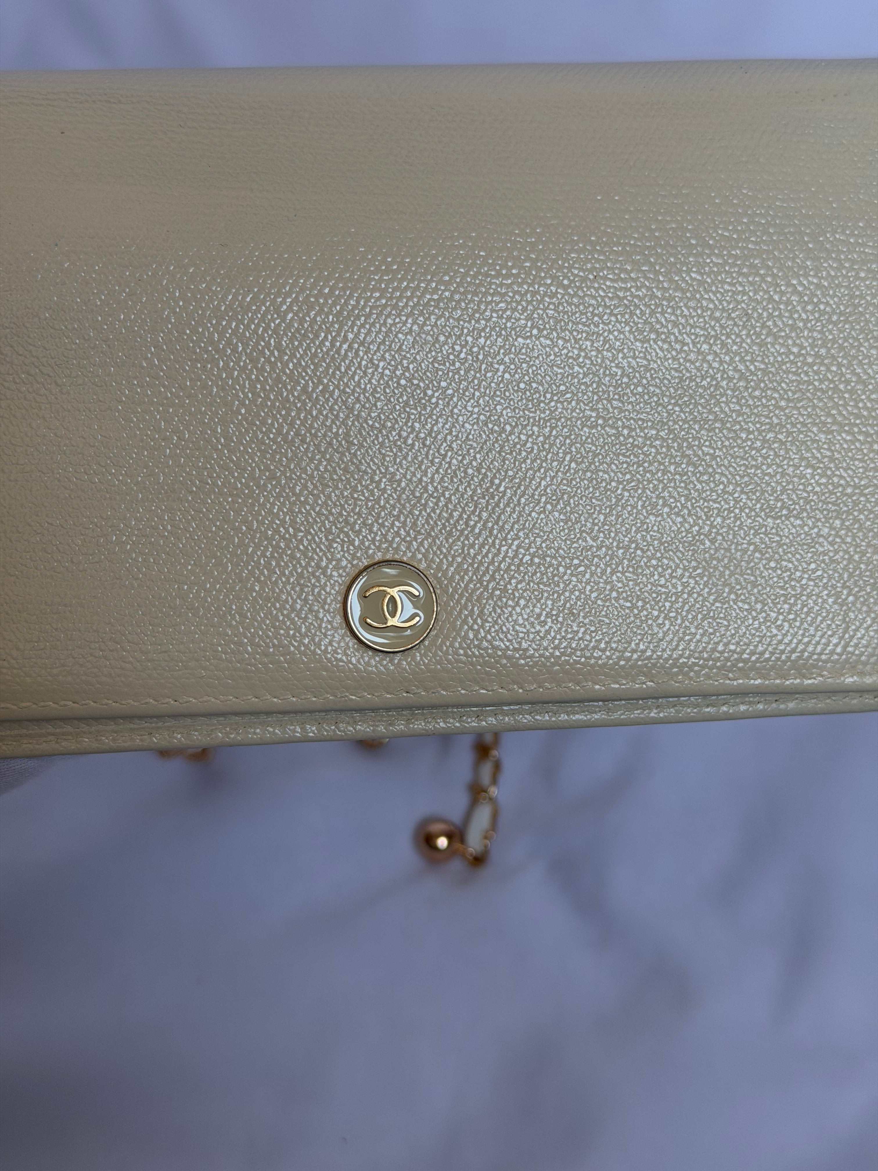 Chanel Wallet on Chain WOC in White Leather and Gold Logo