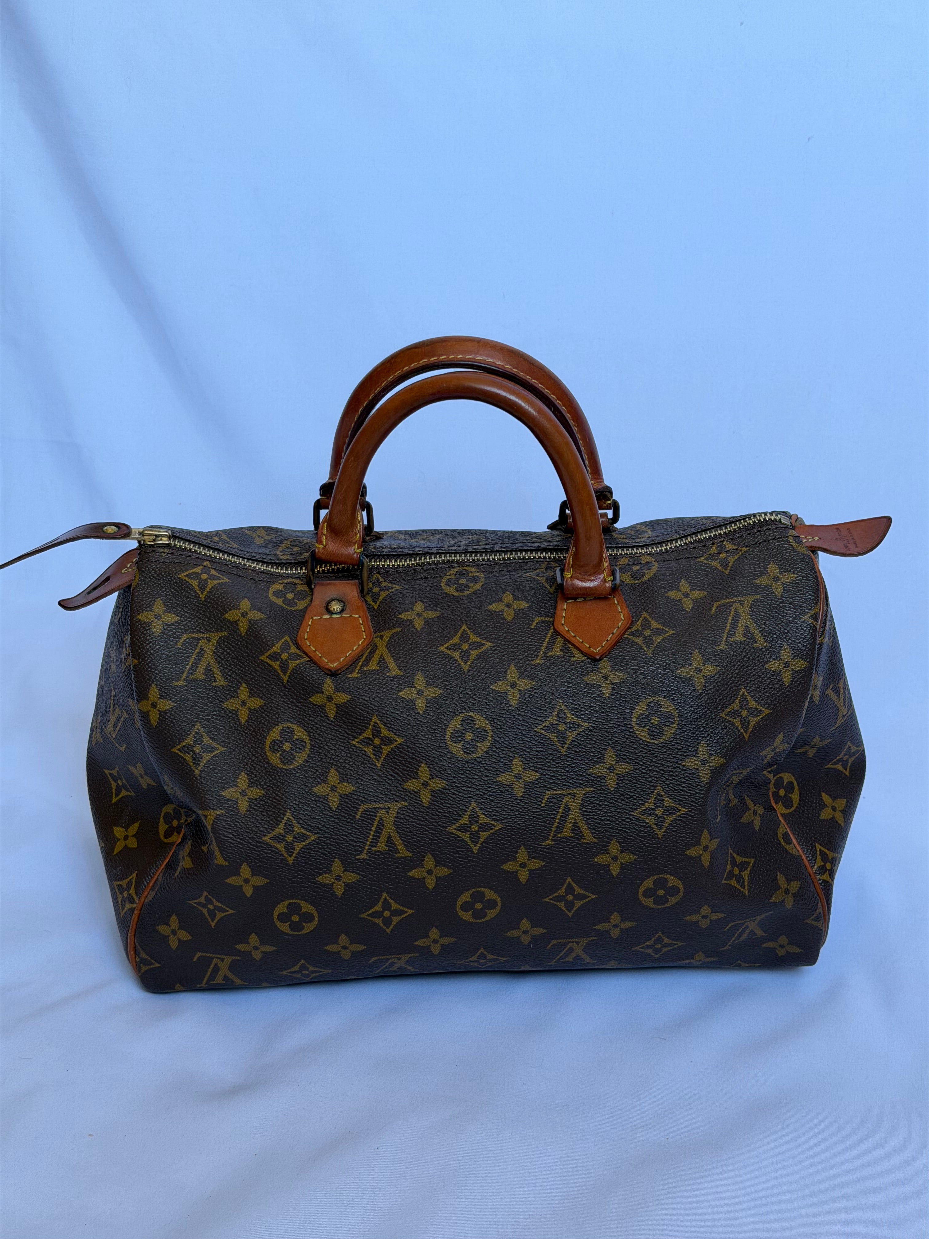 Louis Vuitton Vintage Speedy 30 in Monogram Canvas