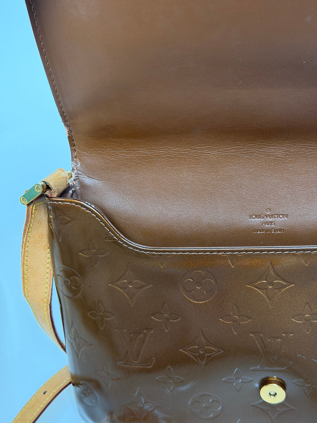Louis Vuitton Thompson Street in Bronze Vernis Leather