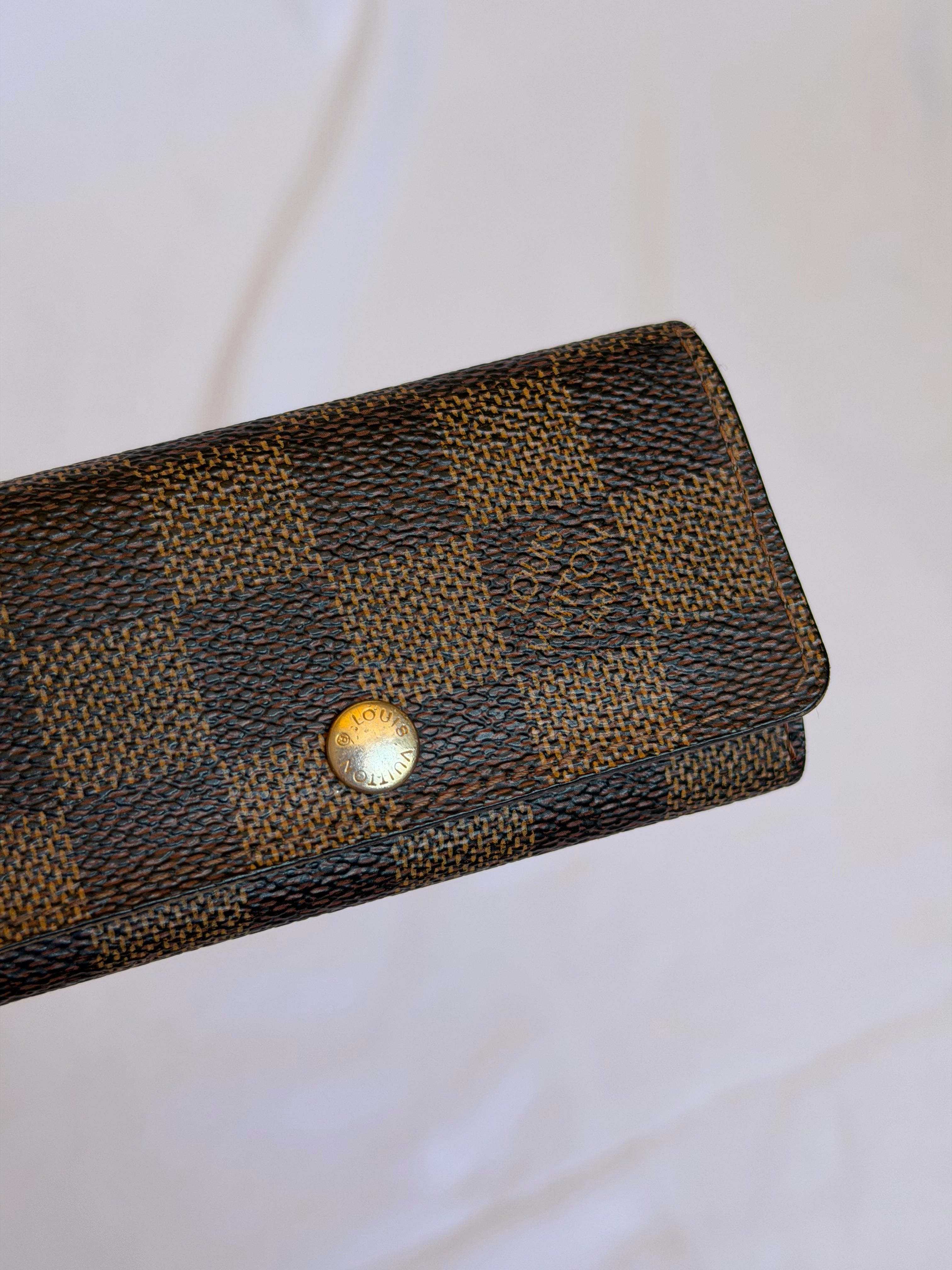 Louis Vuitton 4 Key Holder in Damier Ebene