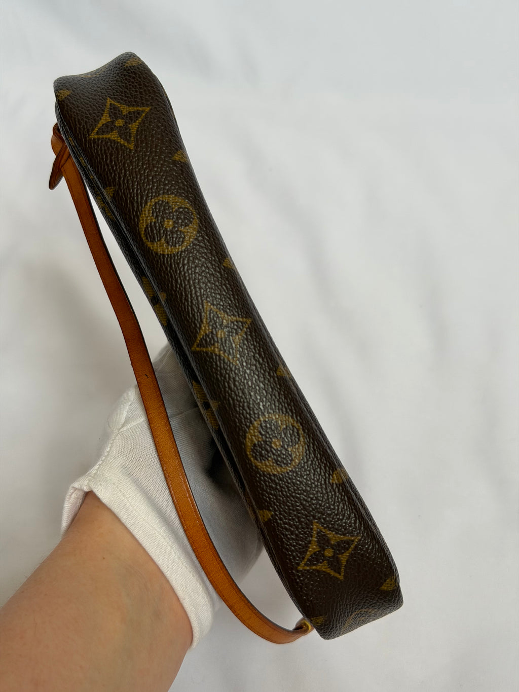 Louis Vuitton Pochette in Monogram Canvas