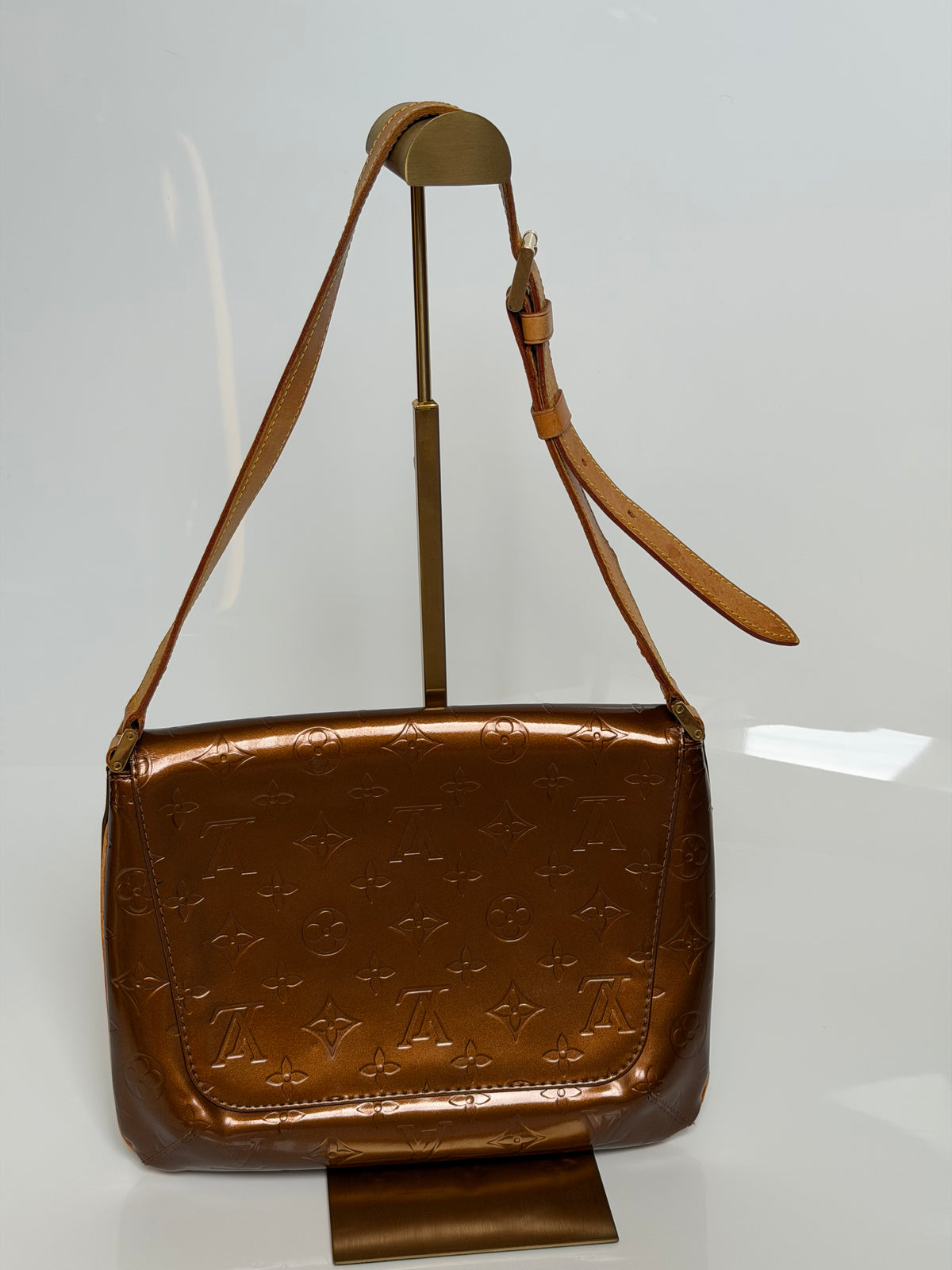 Louis Vuitton Thompson Street in Bronze Vernis Leather