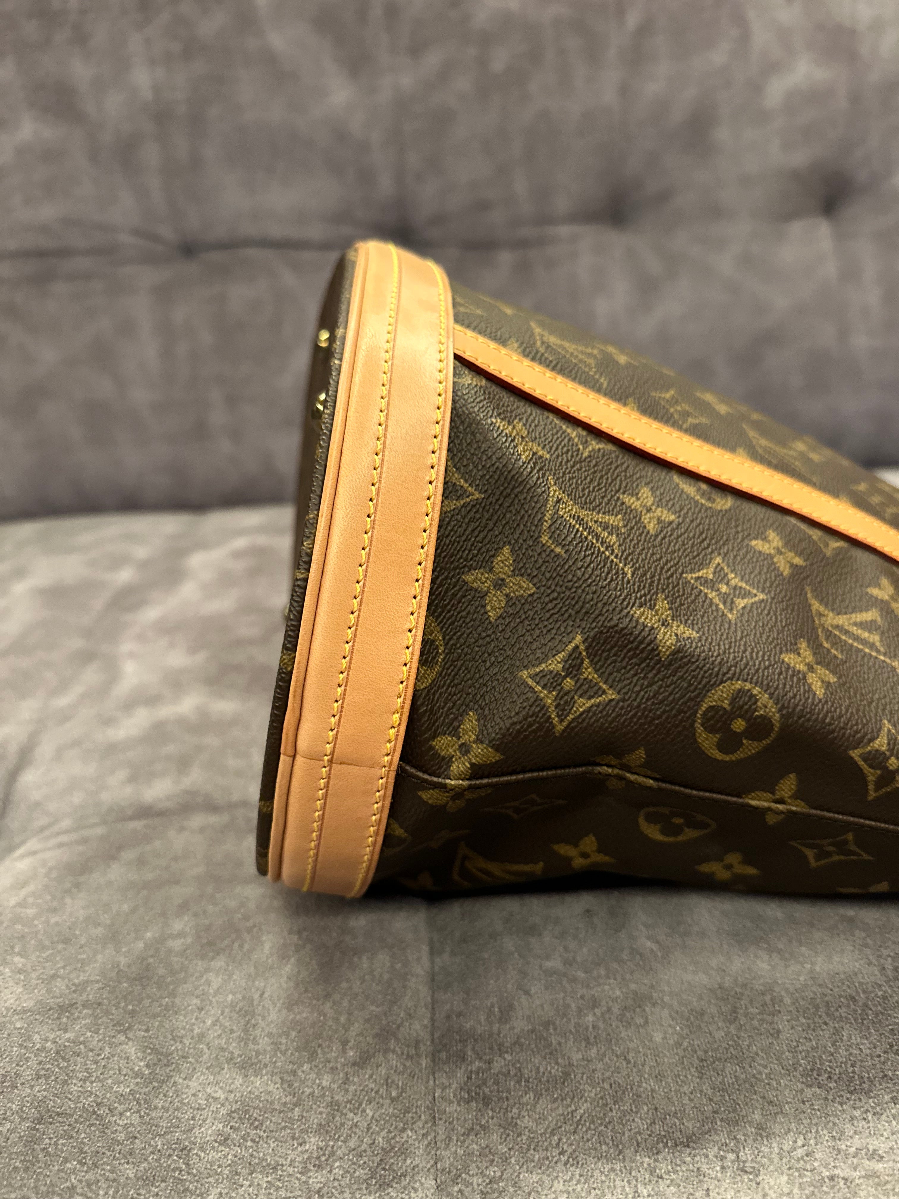 Louis Vuitton Bucket GM Monogram Canvas
