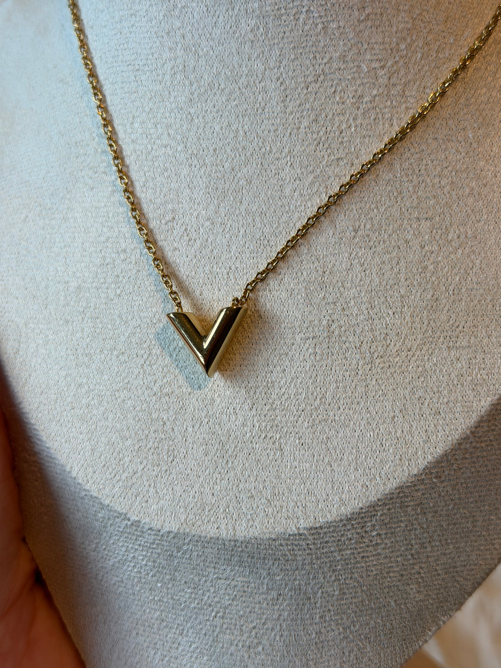 Louis Vuitton Essential V Necklace in Gold