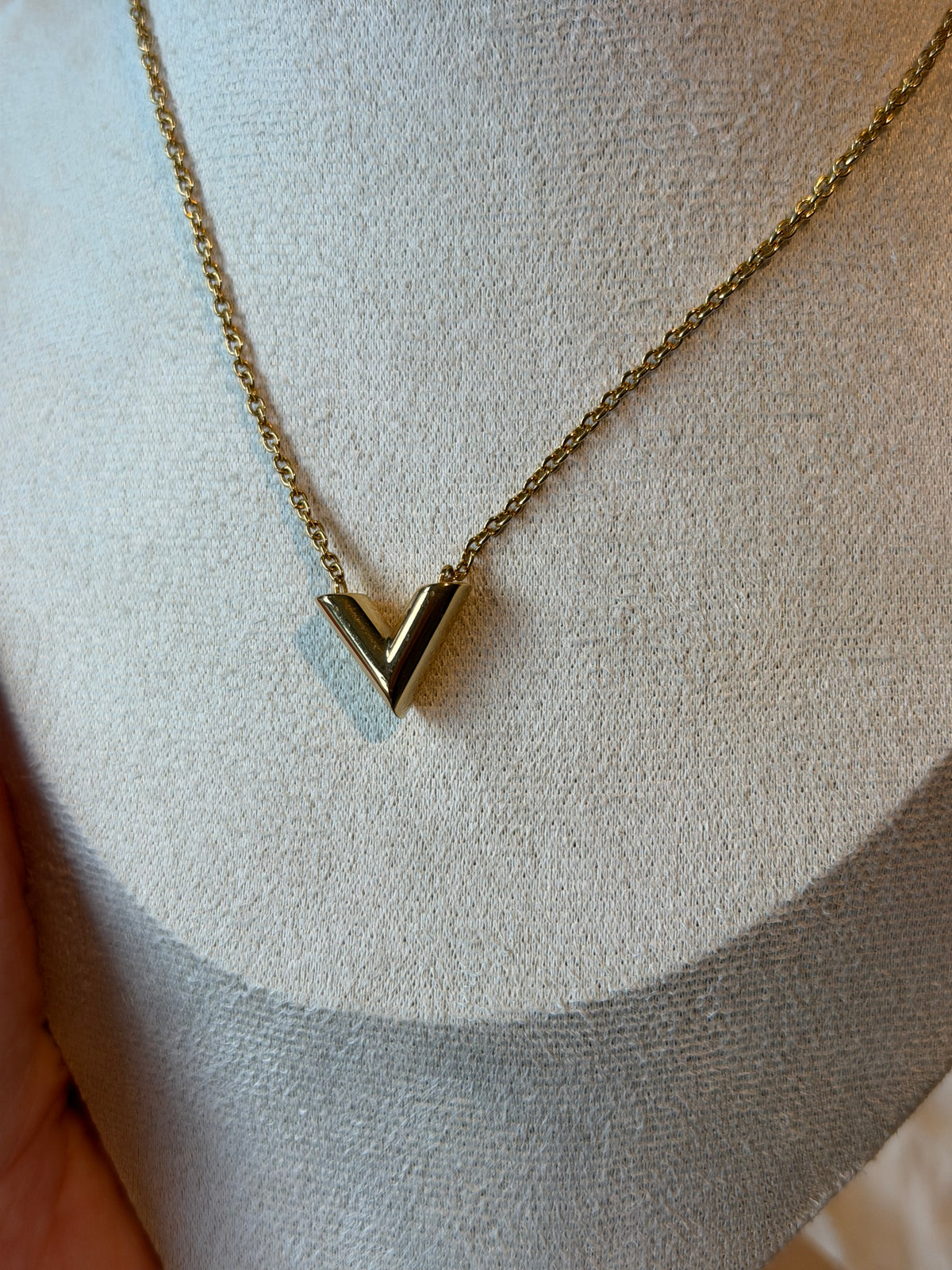 Louis Vuitton Essential V Necklace in Gold