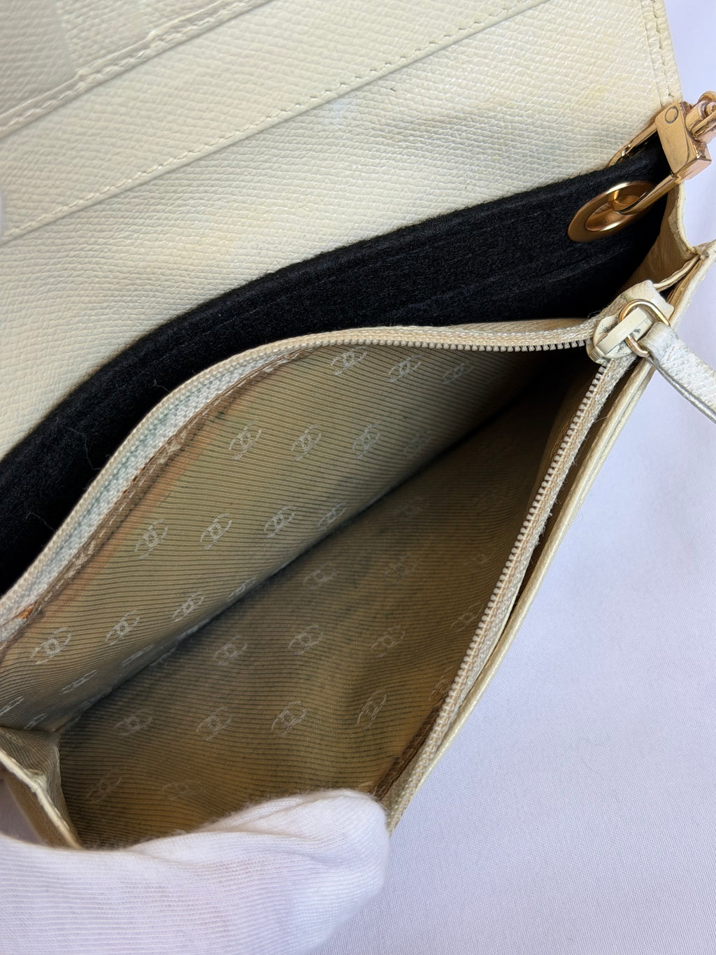 Chanel Wallet on Chain WOC in White Leather and Gold Logo
