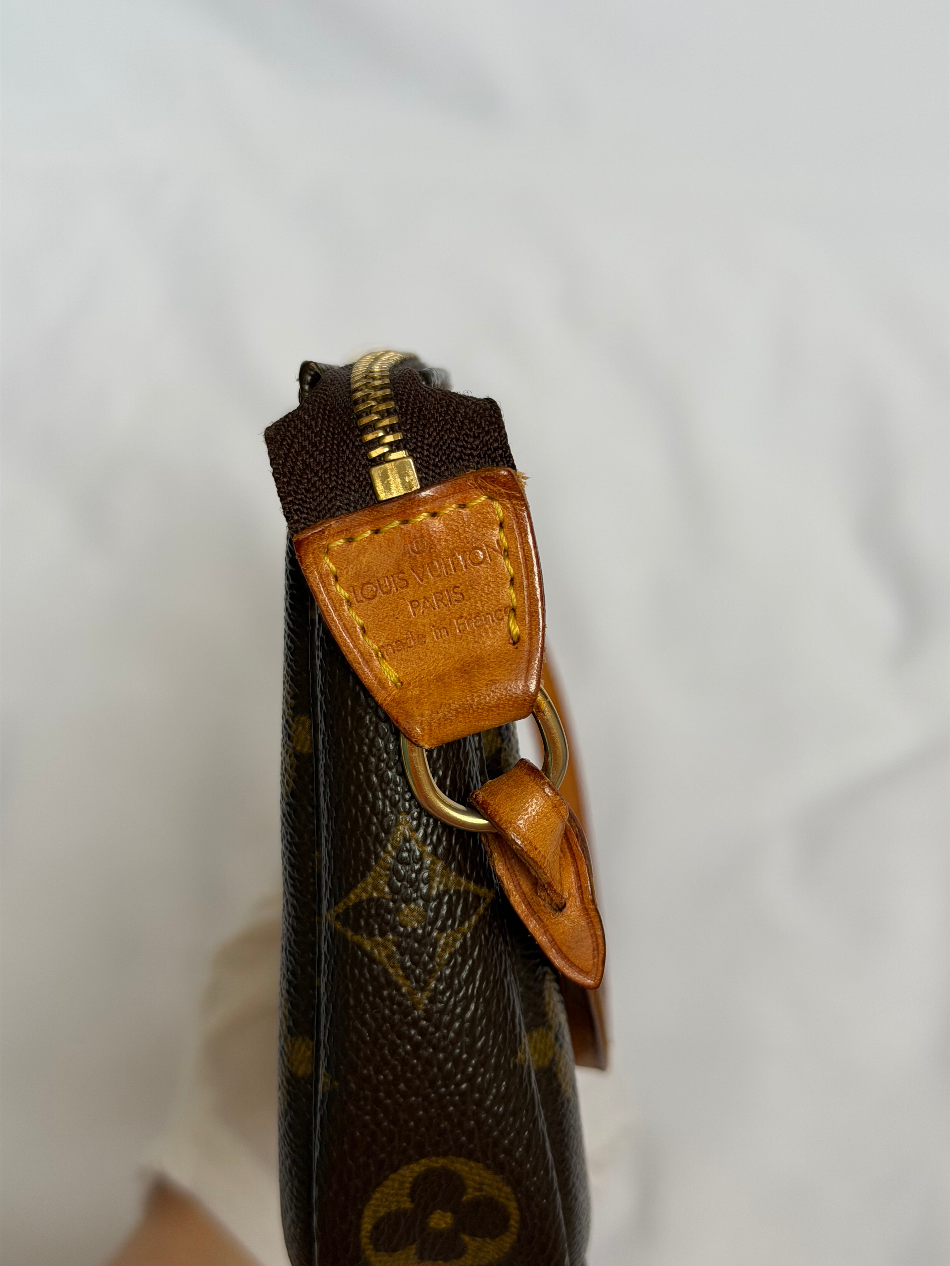 Louis Vuitton Pochette in Monogram Canvas