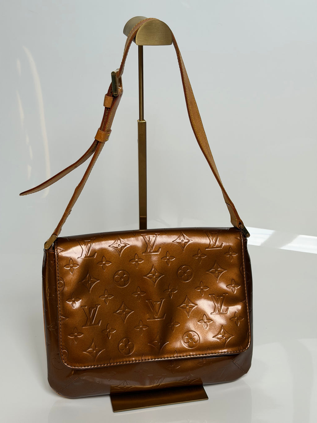 Louis Vuitton Thompson Street in Bronze Vernis Leather