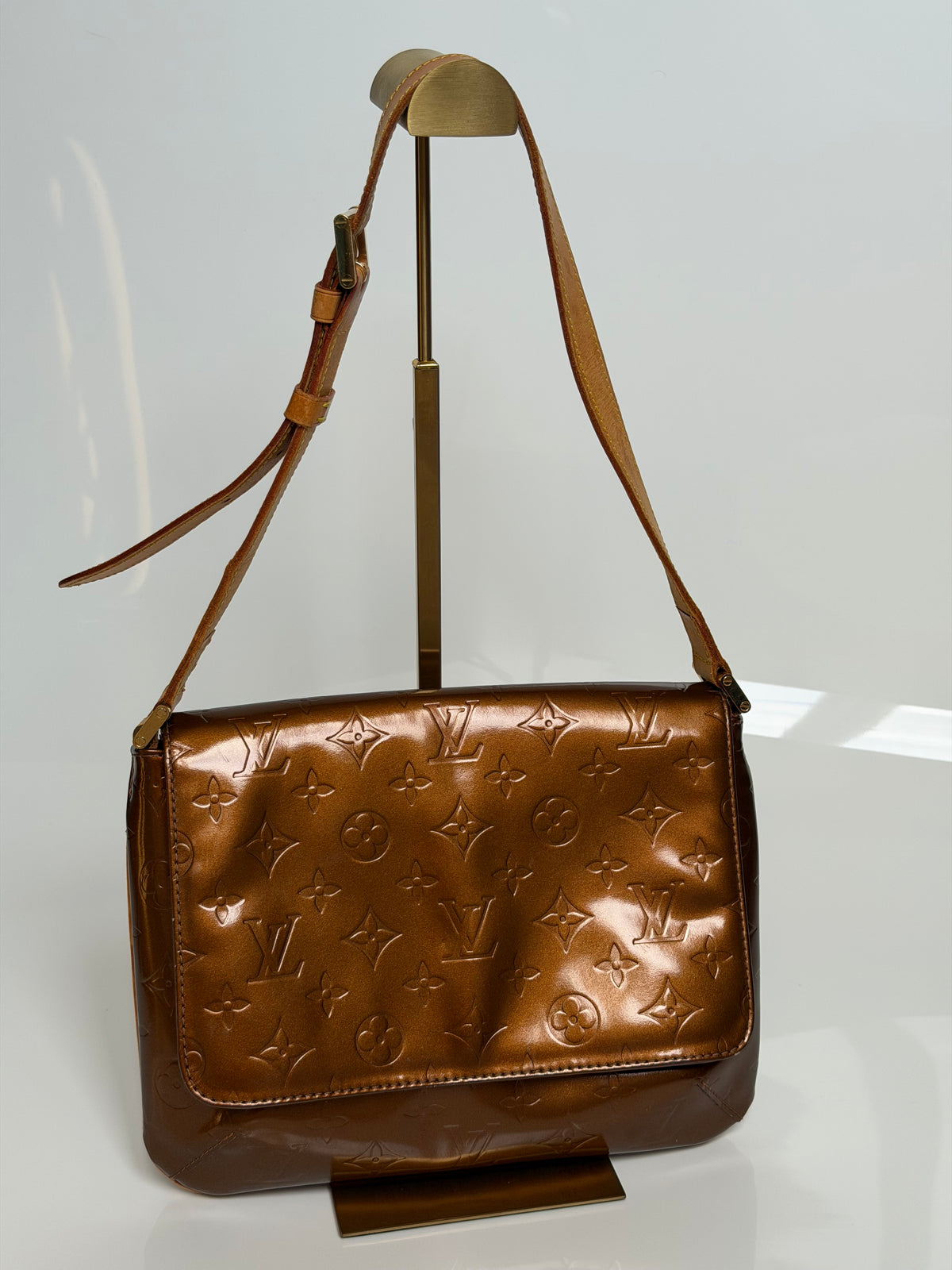Louis Vuitton Thompson Street in Bronze Vernis Leather