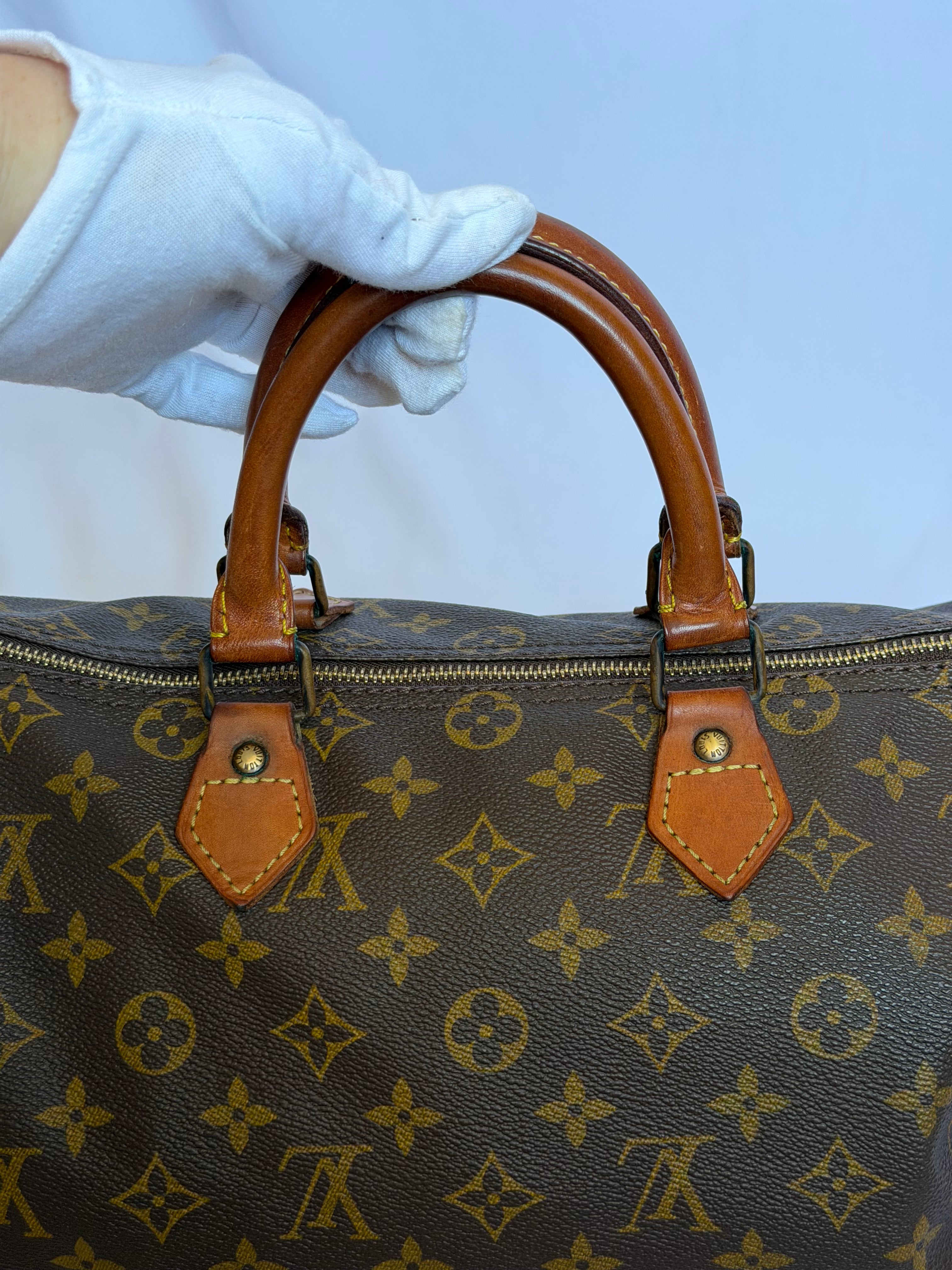 Louis Vuitton Vintage Speedy 30 in Monogram Canvas