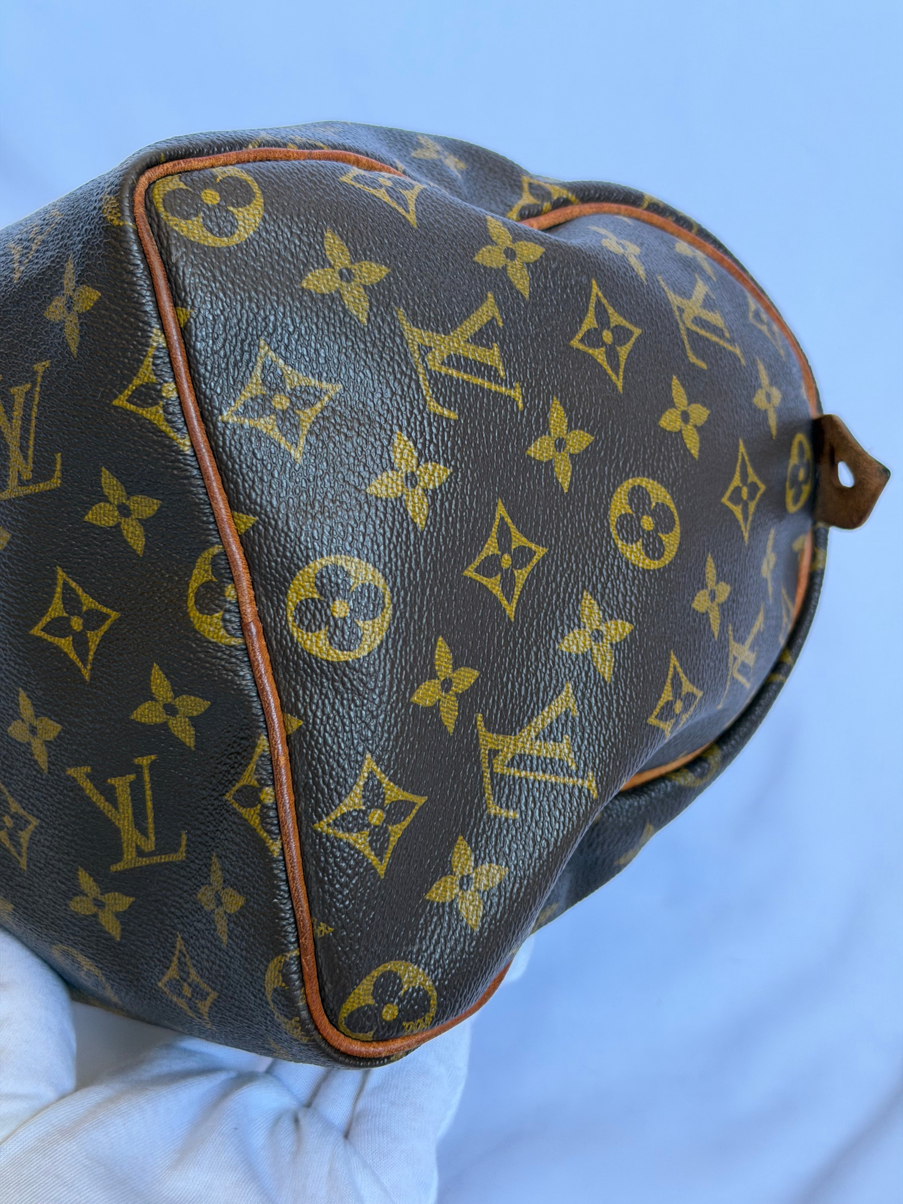 Louis Vuitton Vintage Speedy 30 in Monogram Canvas
