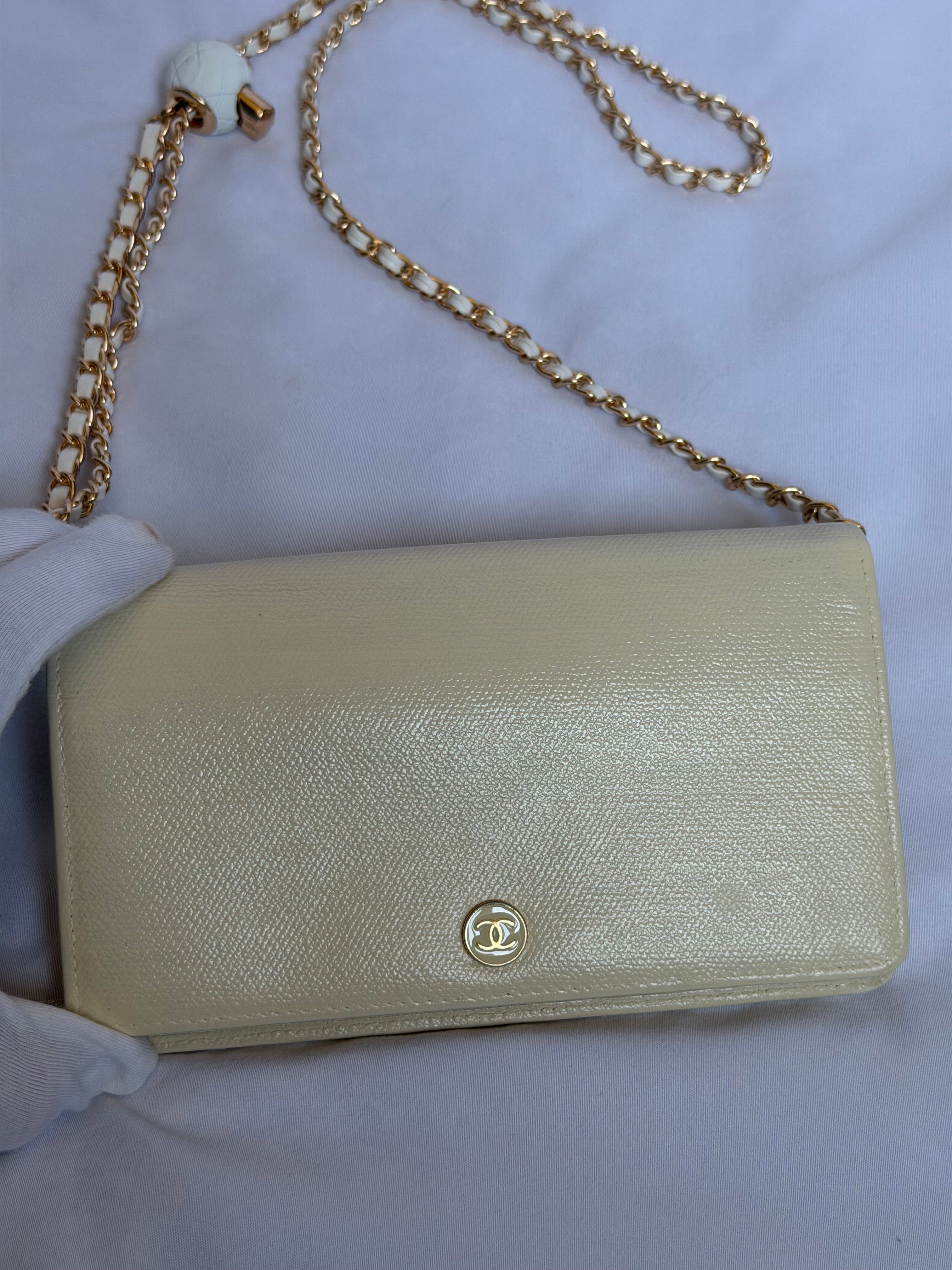Chanel Wallet on Chain WOC in White Leather and Gold Logo