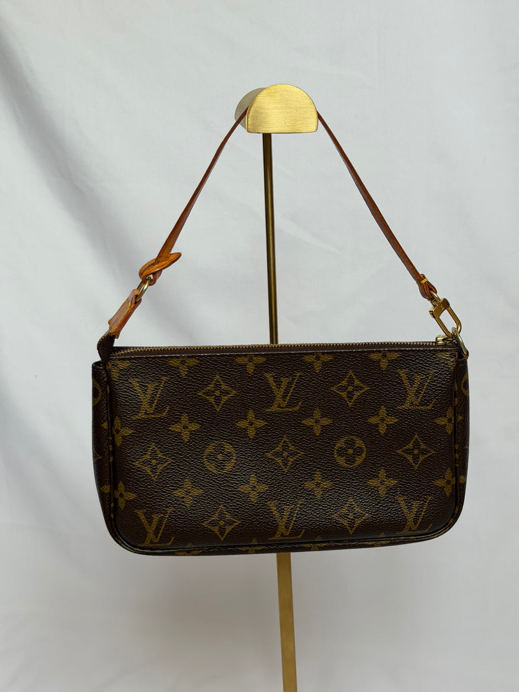 Louis Vuitton Pochette in Monogram Canvas