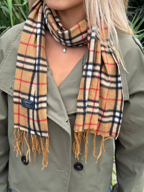 Burberry Classic Lambswool Scarf in Camel Nova Check