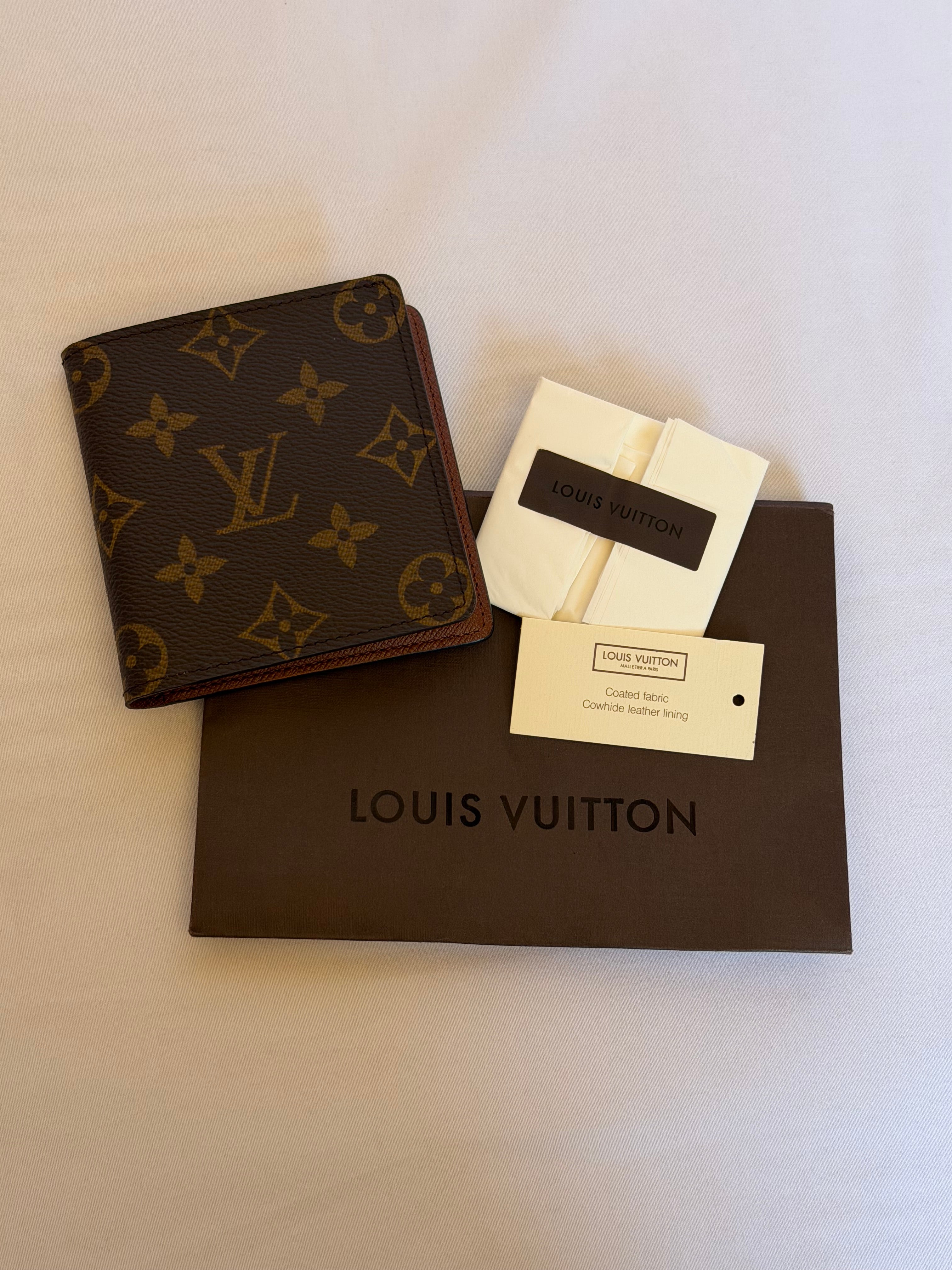 Louis Vuitton Wallet in Monogram Canvas