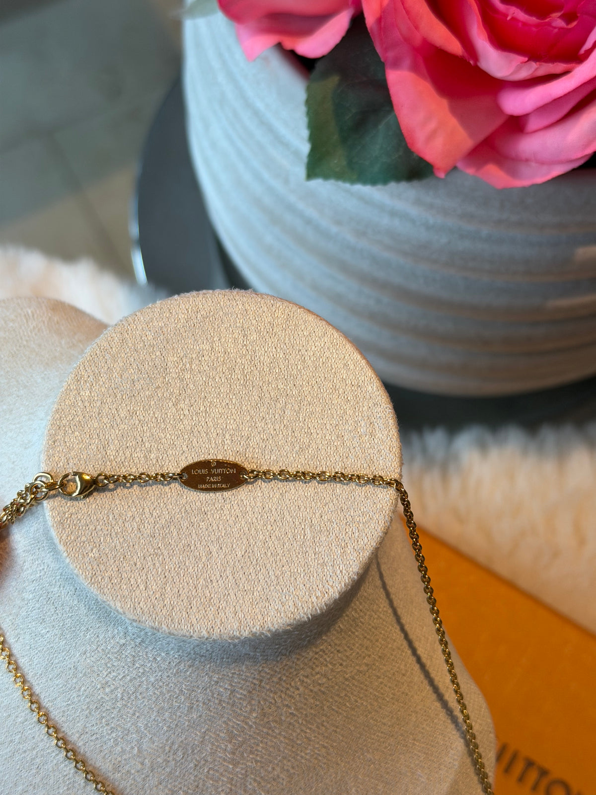 Louis Vuitton Essential V Necklace in Gold
