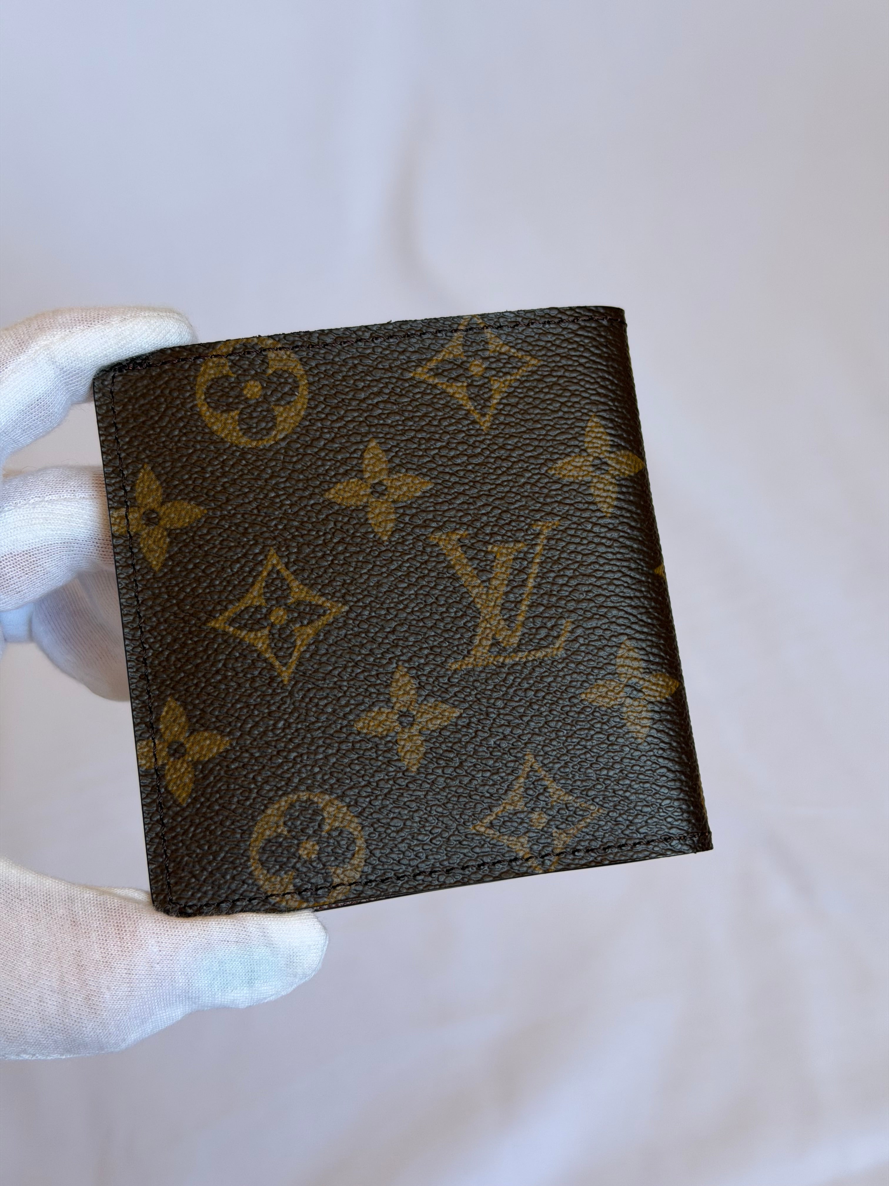 Louis Vuitton Wallet in Monogram Canvas