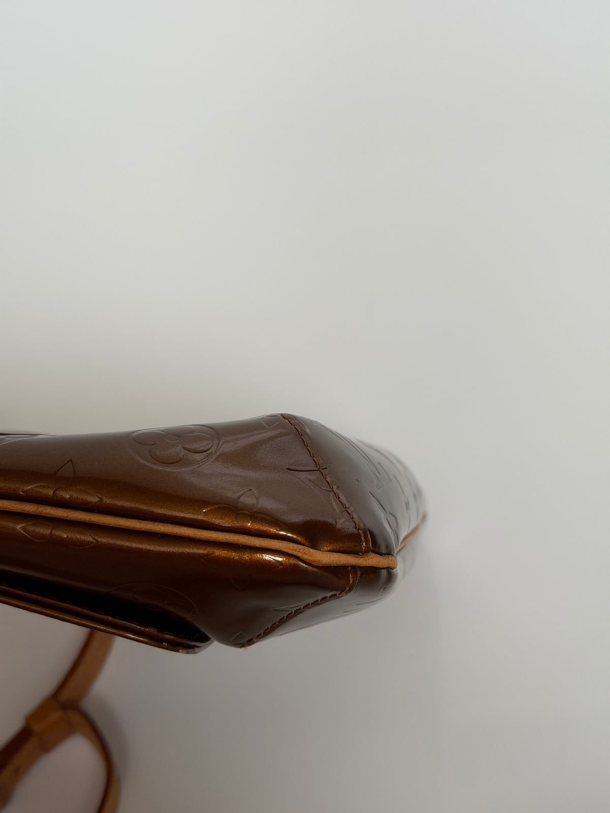 Louis Vuitton Thompson Street in Bronze Vernis Leather