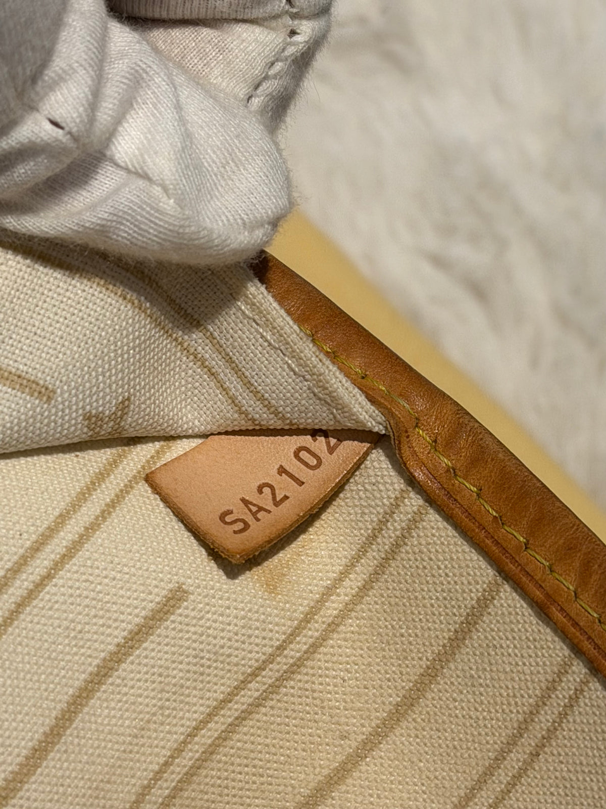 Louis Vuitton Neverfull MM in Damier Azur Canvas