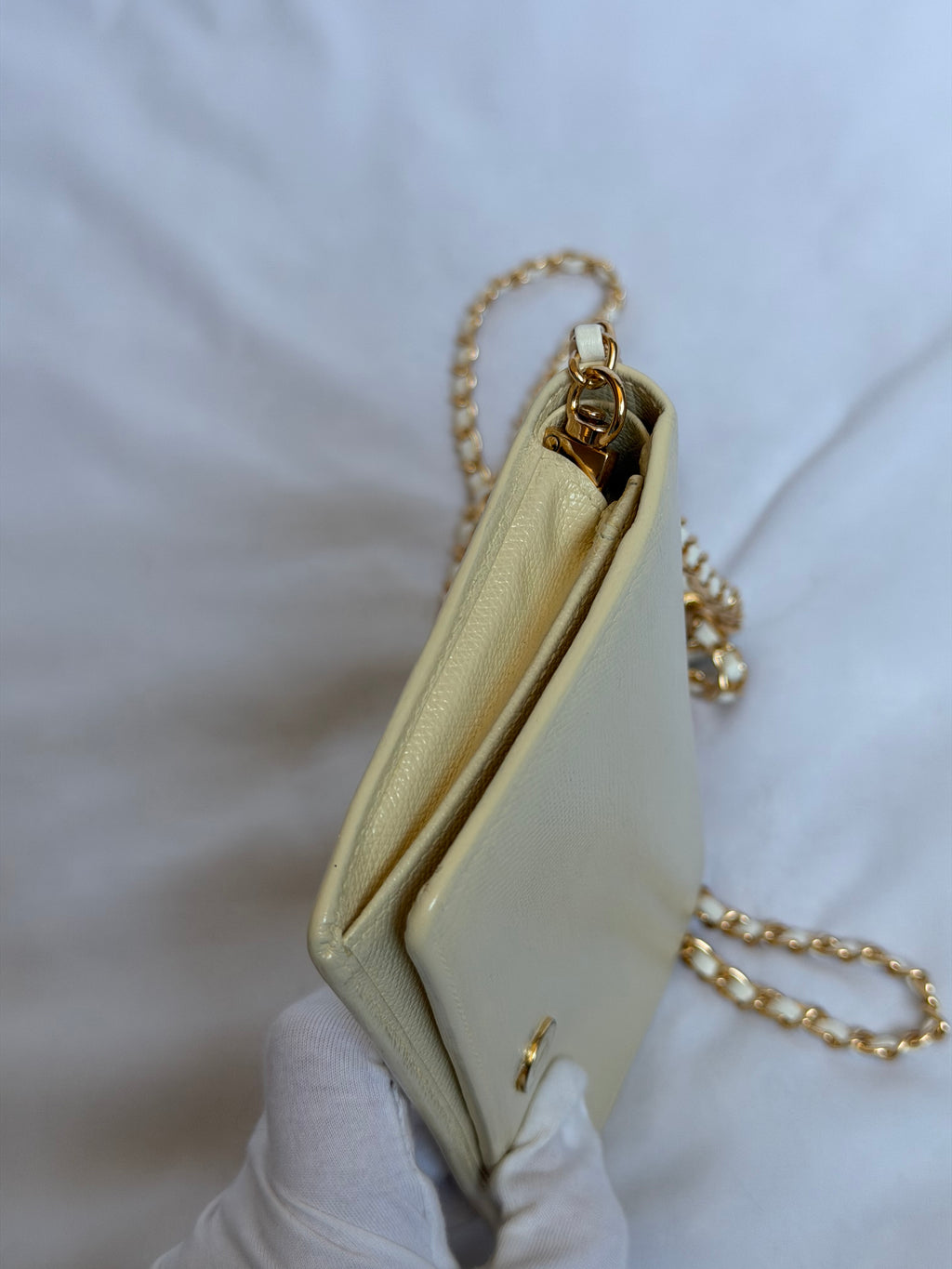 Chanel Wallet on Chain WOC in White Leather and Gold Logo