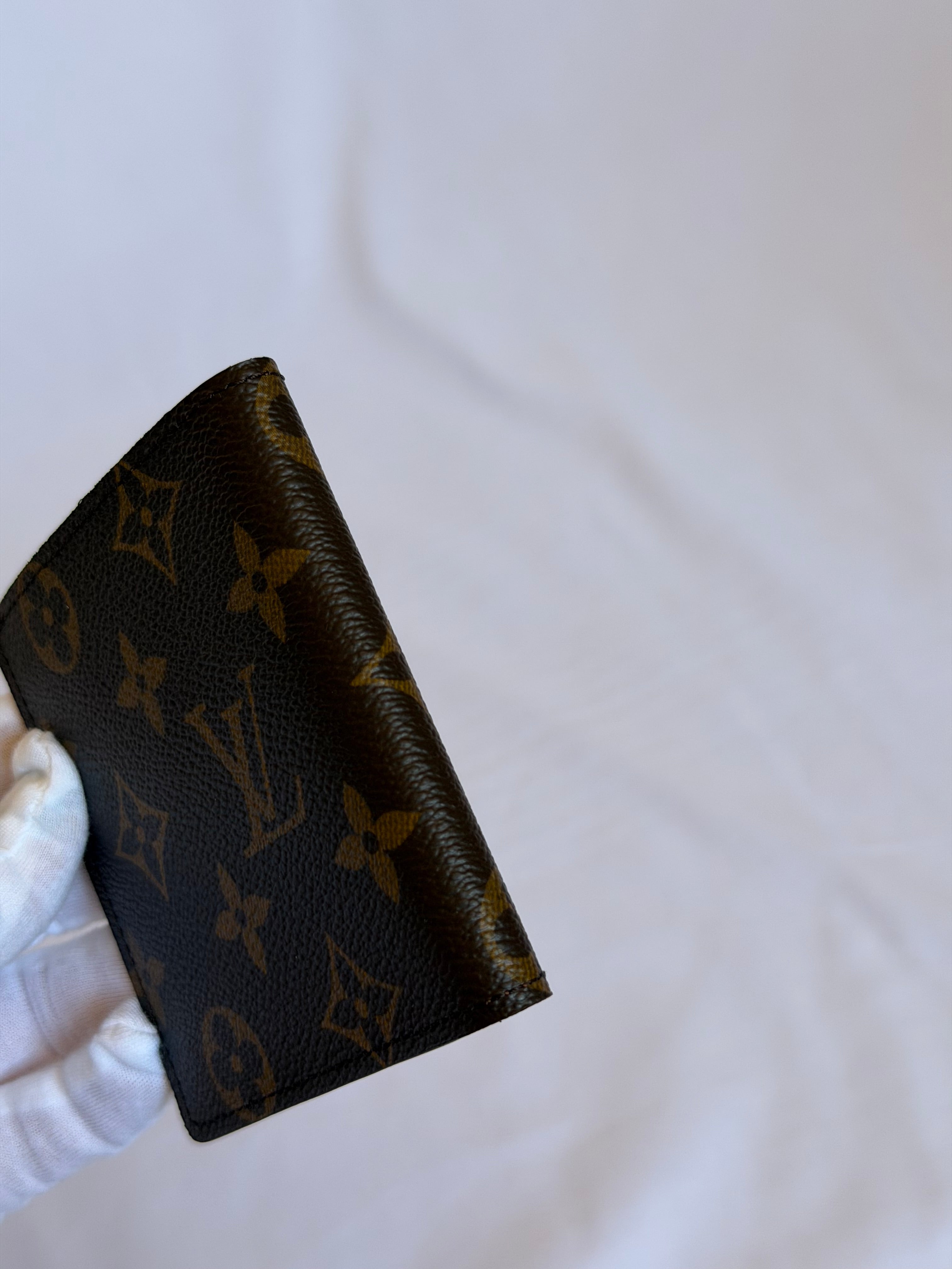 Louis Vuitton Wallet in Monogram Canvas