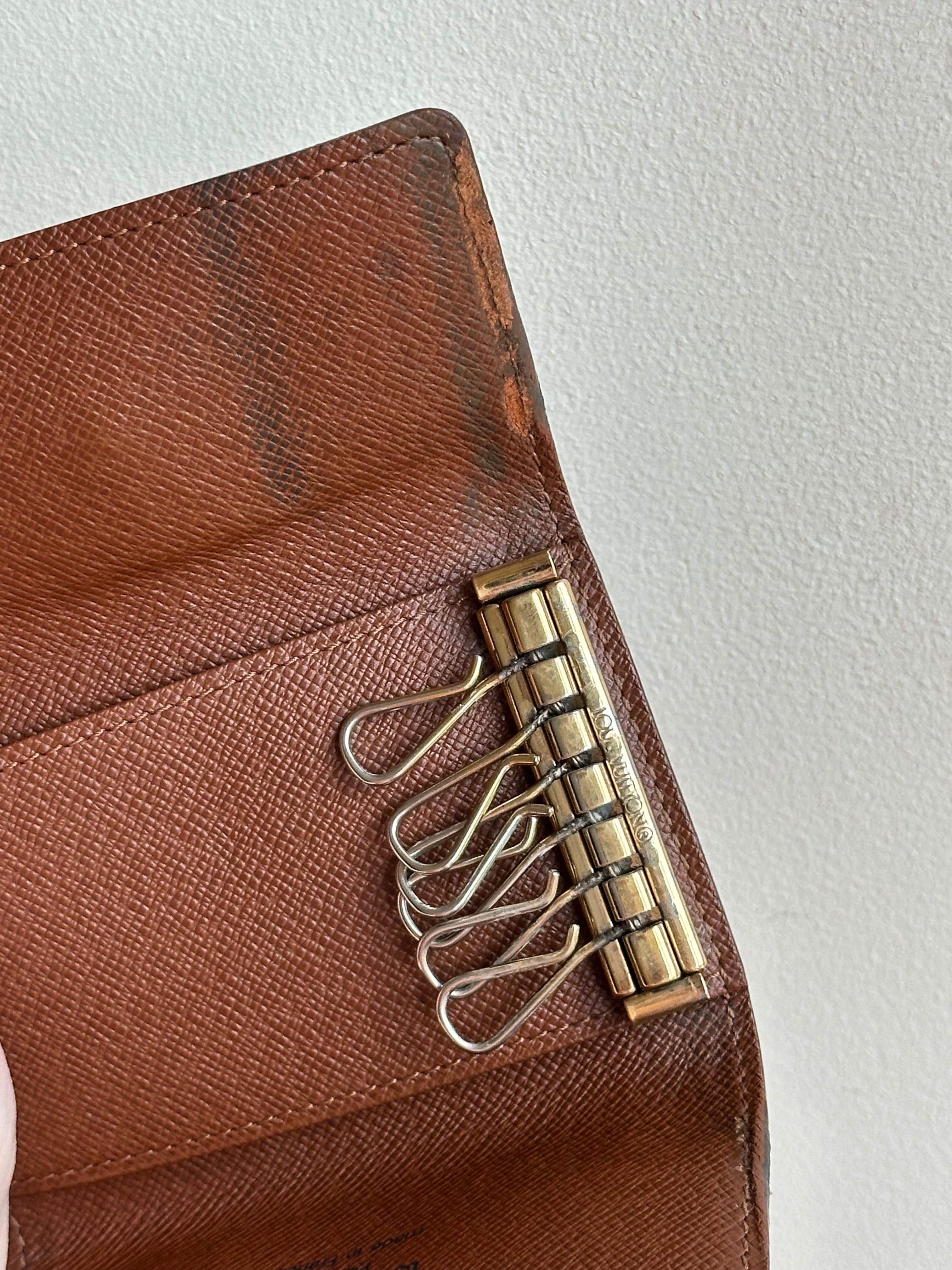 Louis Vuitton Monogram 6 Key Holder Case Wallet