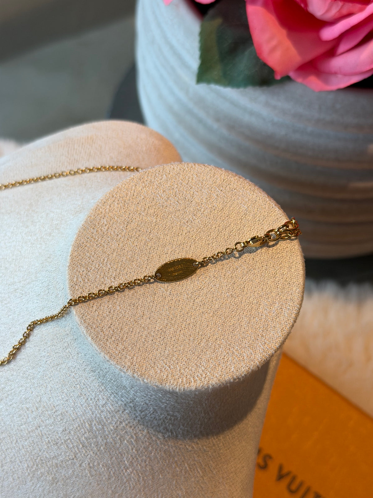 Louis Vuitton Essential V Necklace in Gold