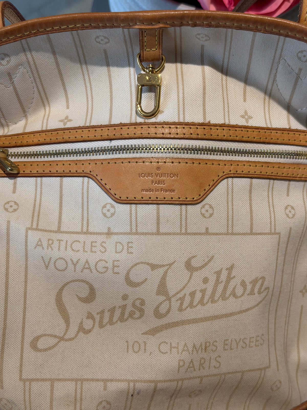 Louis Vuitton Neverfull MM in Damier Azur Canvas