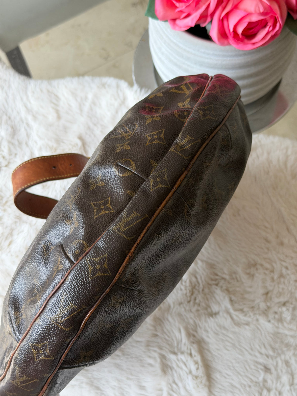 Louis Vuitton Croissant GM in Monogram Canvas