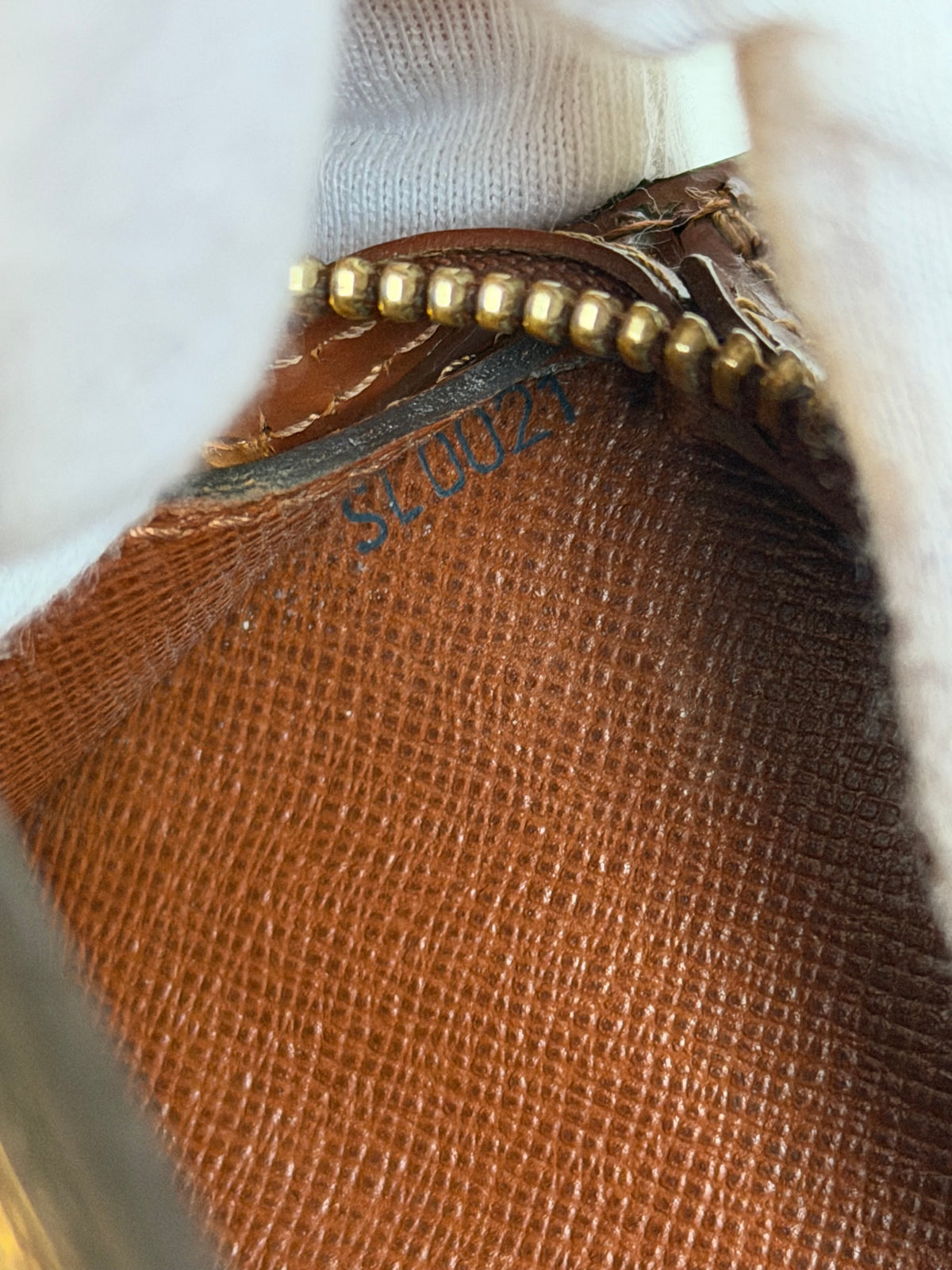 Louis Vuitton Pochette Homme in Monogram Canvas