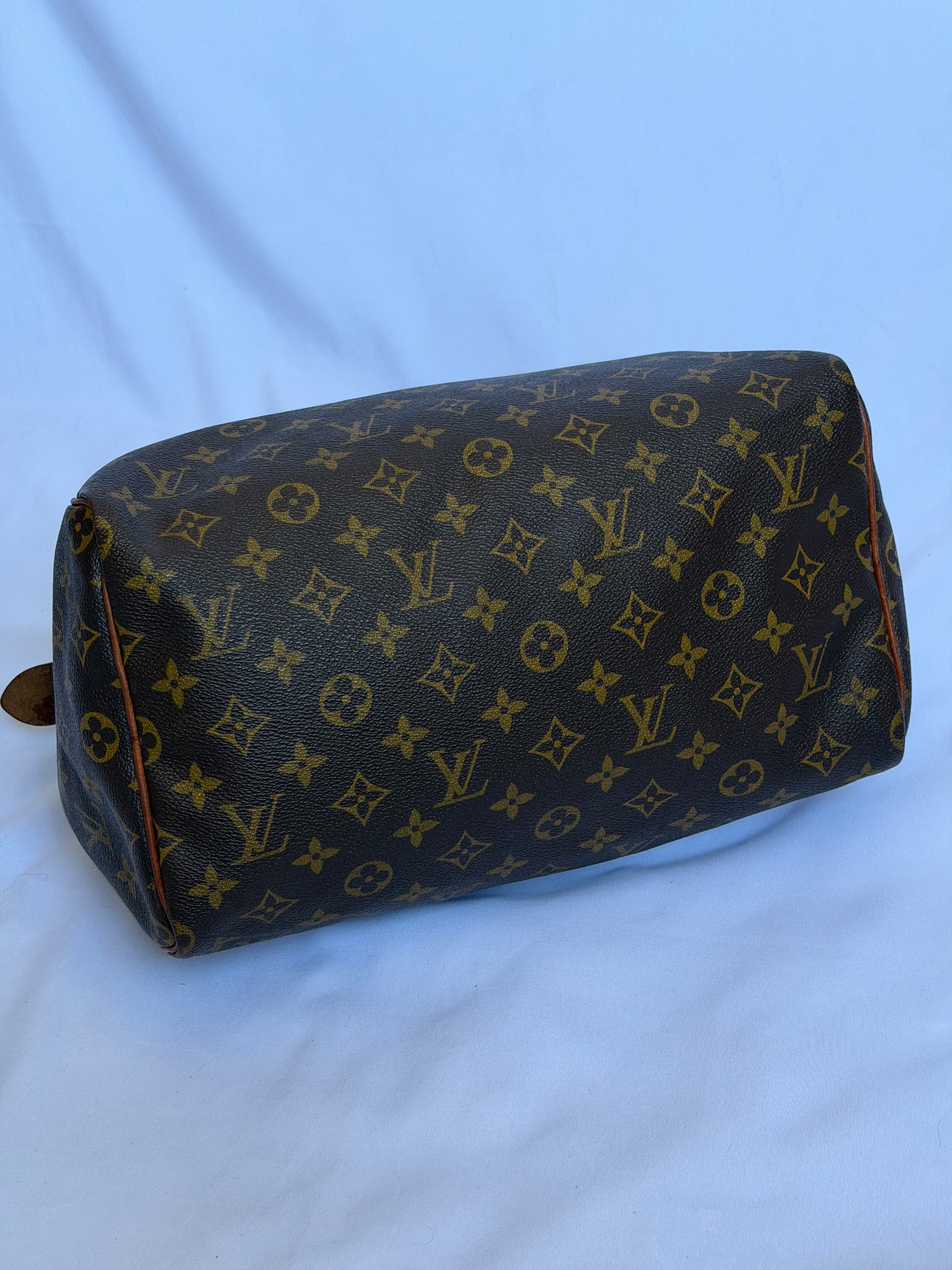 Louis Vuitton Vintage Speedy 30 in Monogram Canvas