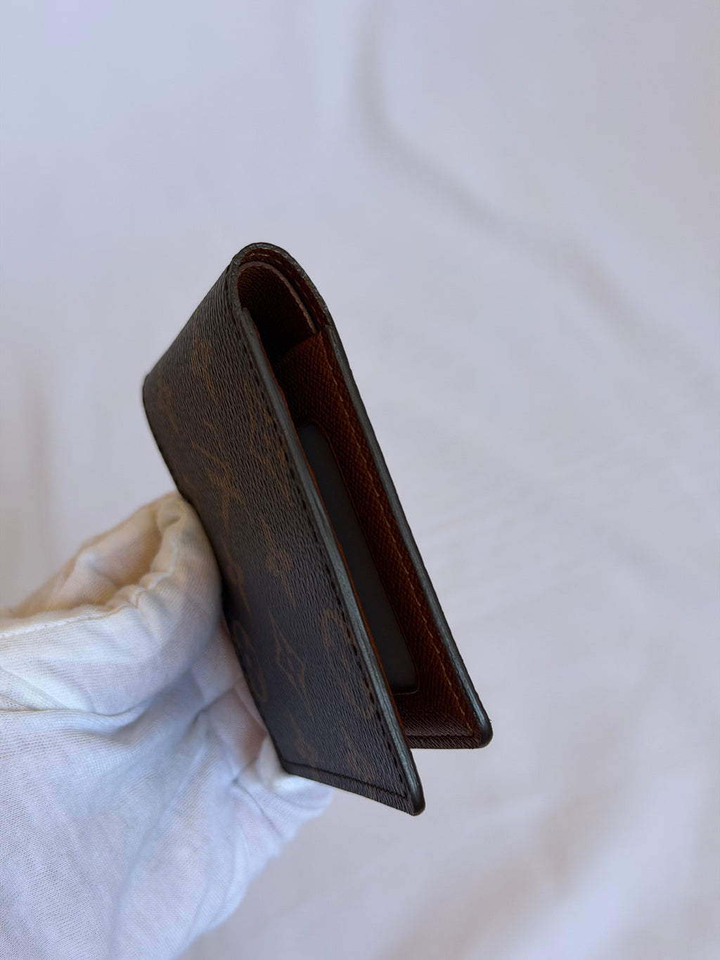 Louis Vuitton Wallet in Monogram Canvas