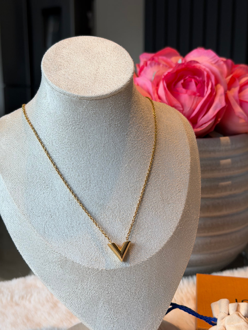 Louis Vuitton Essential V Necklace in Gold