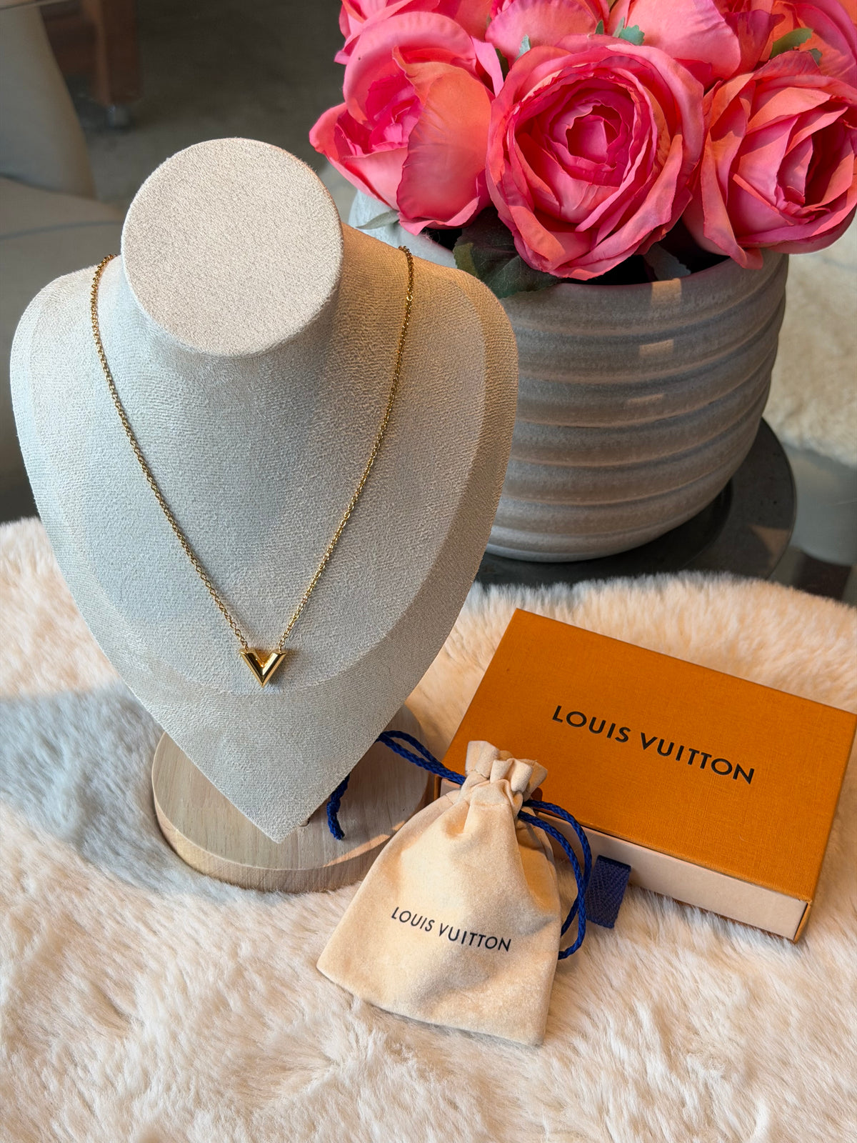 Louis Vuitton Essential V Necklace in Gold