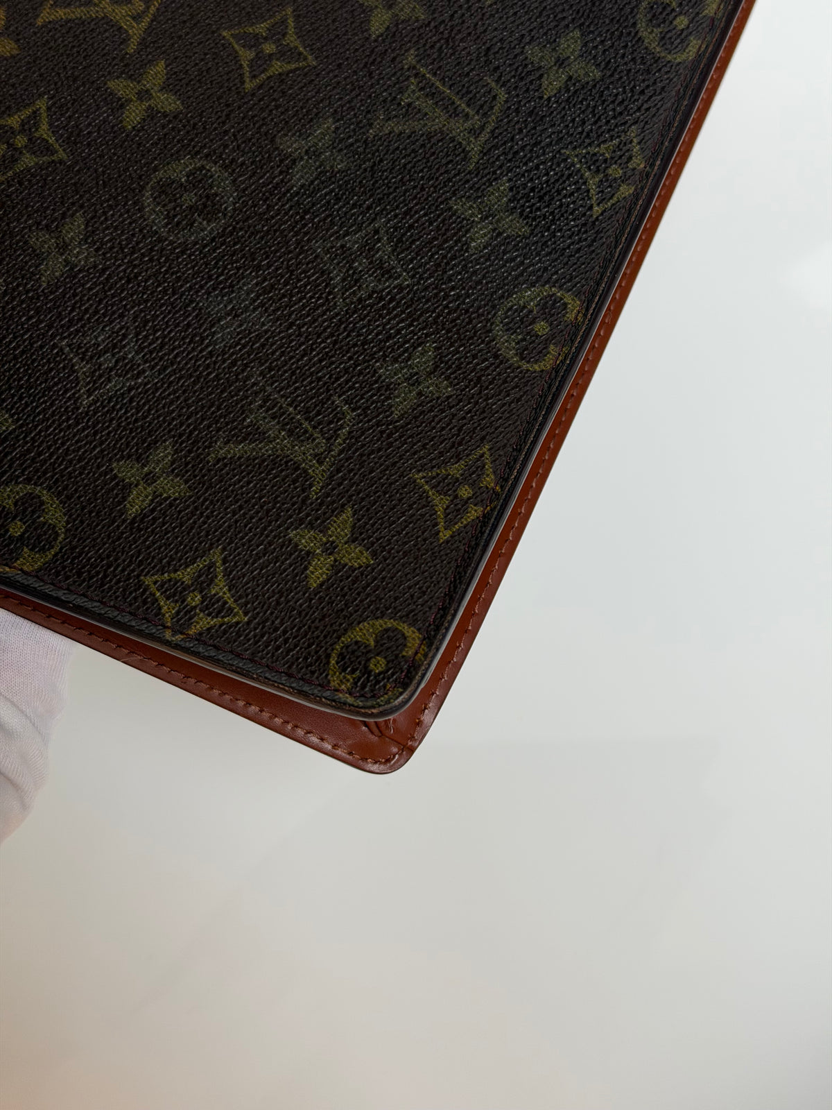 Louis Vuitton Pochette Homme in Monogram Canvas