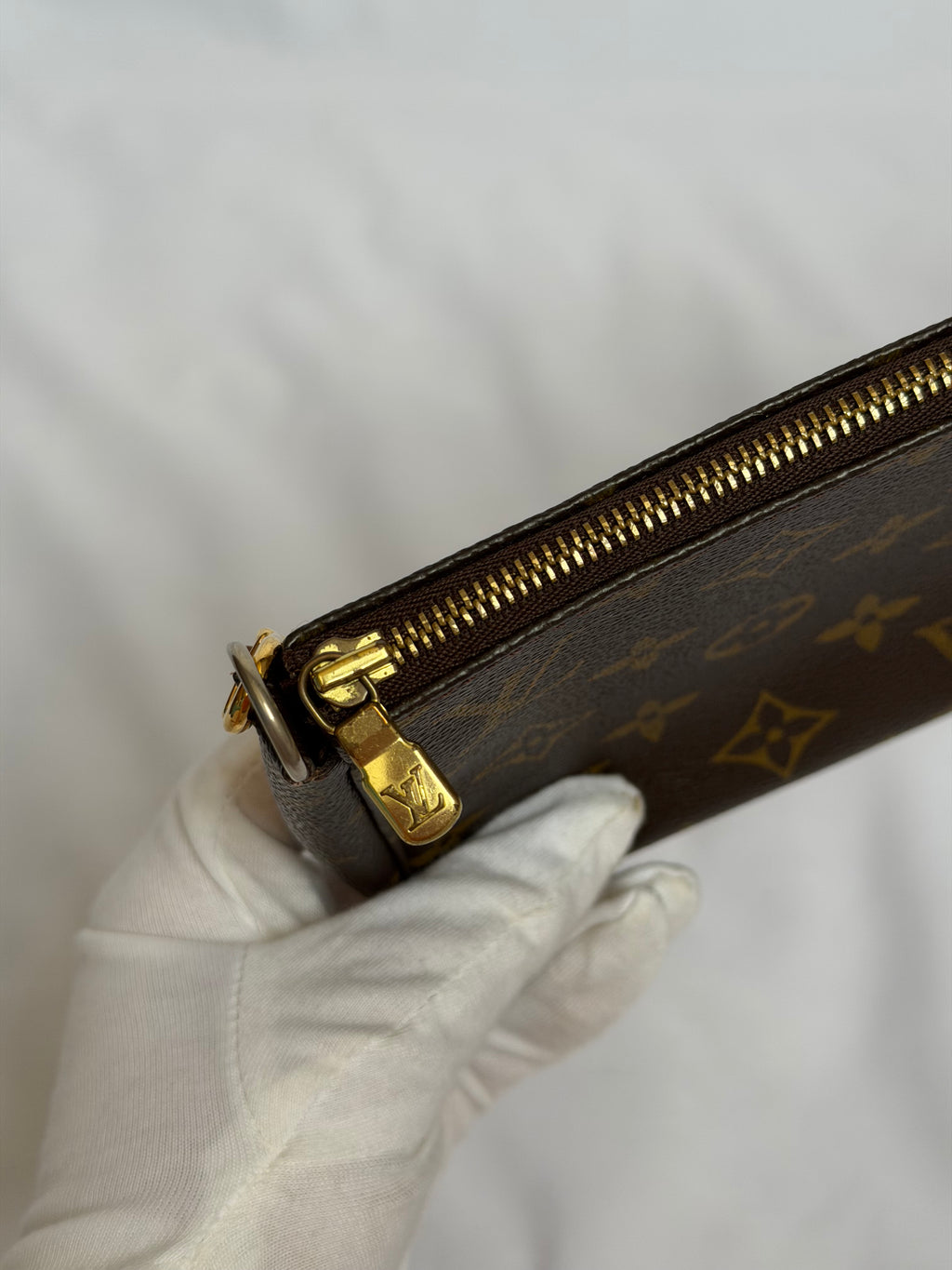 Louis Vuitton Pochette in Monogram Canvas