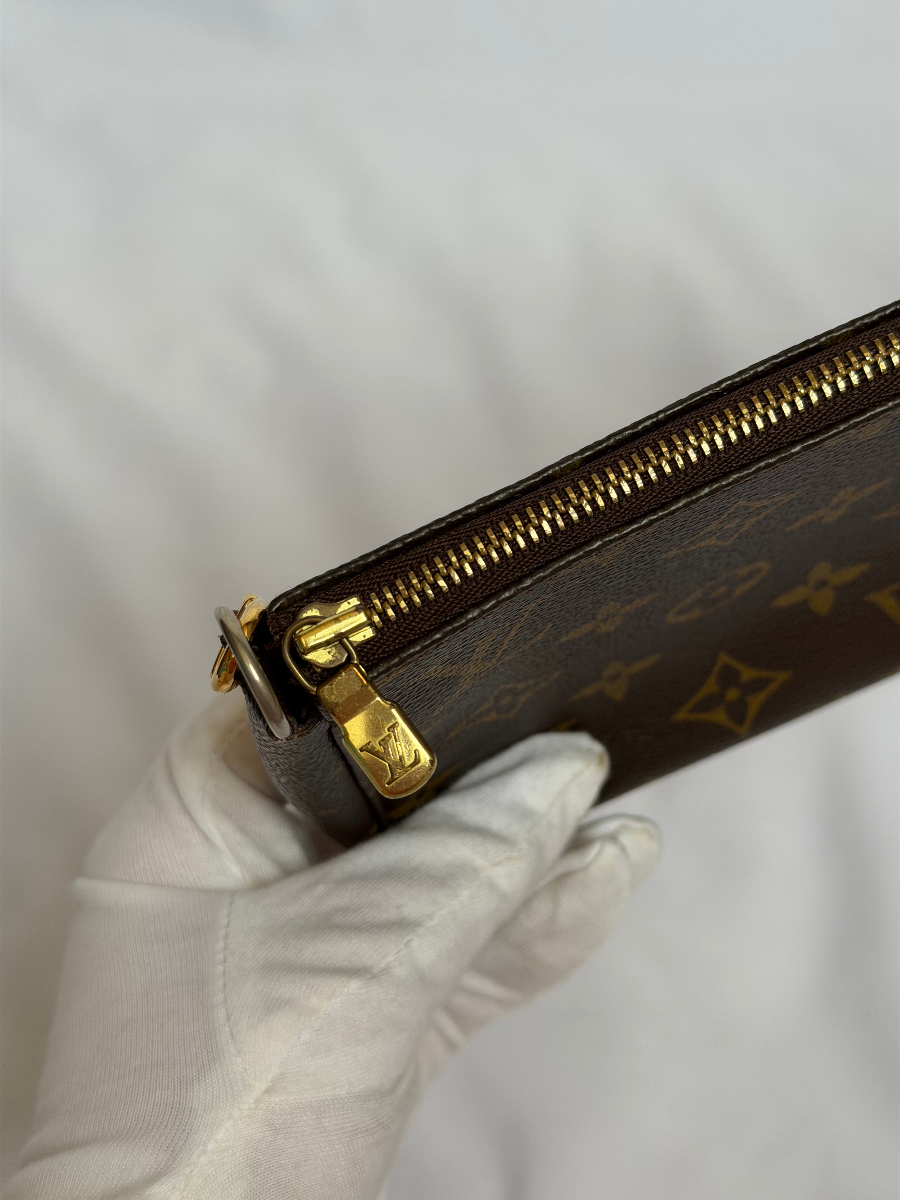 Louis Vuitton Pochette in Monogram Canvas