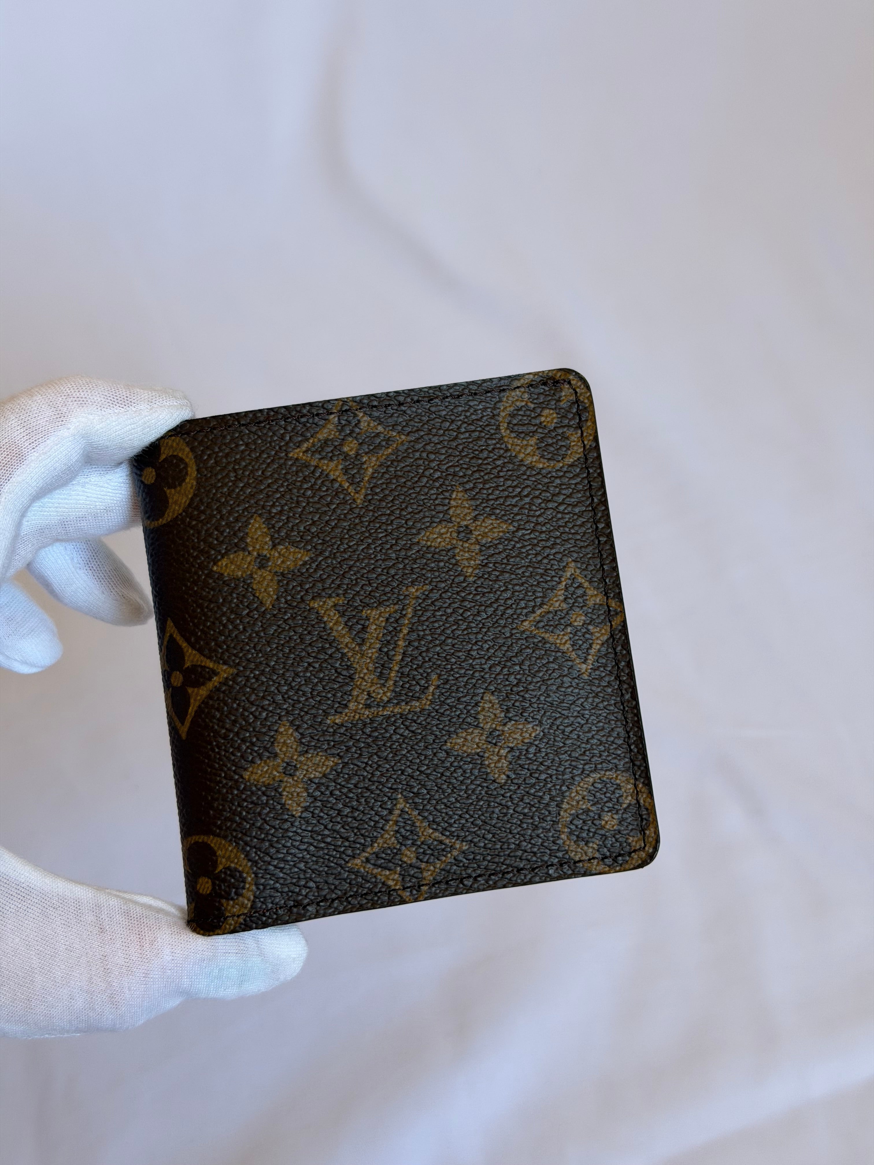 Louis Vuitton Wallet in Monogram Canvas