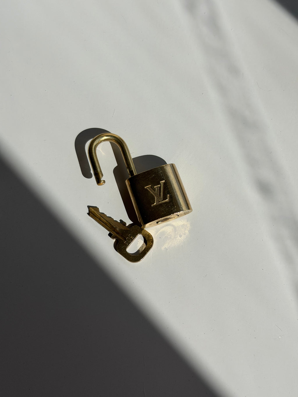 Louis Vuitton Lock & Key - 304