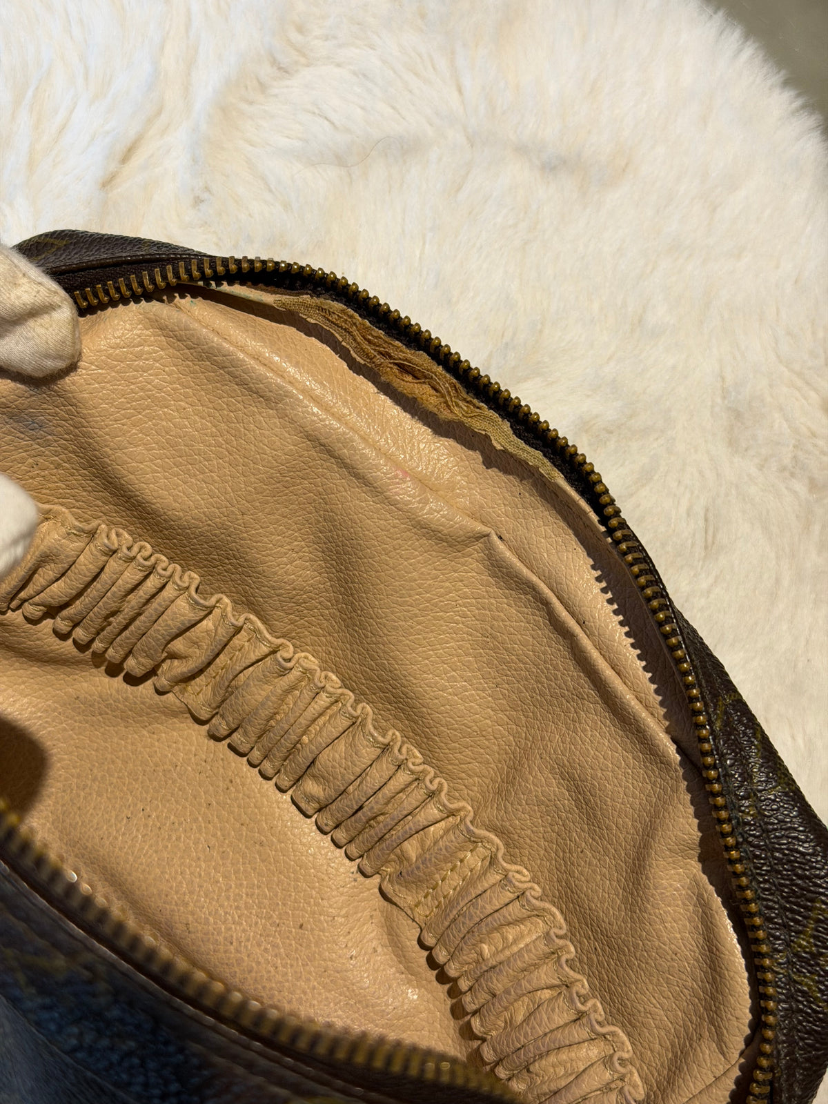 Louis Vuitton Trousse 23 in Monogram Canvas