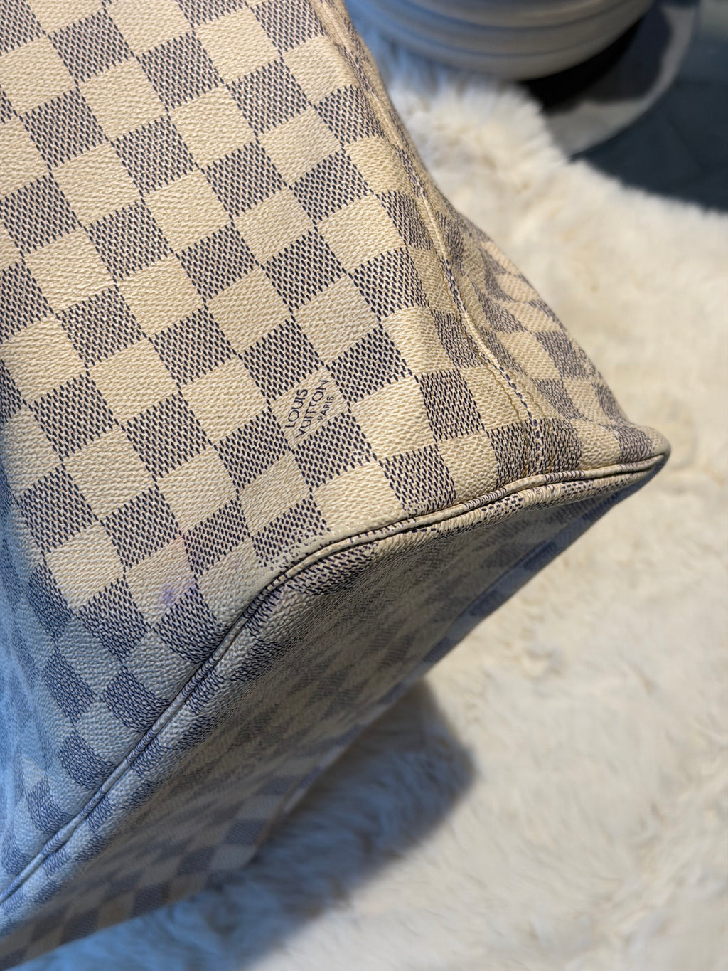 Louis Vuitton Neverfull MM in Damier Azur Canvas