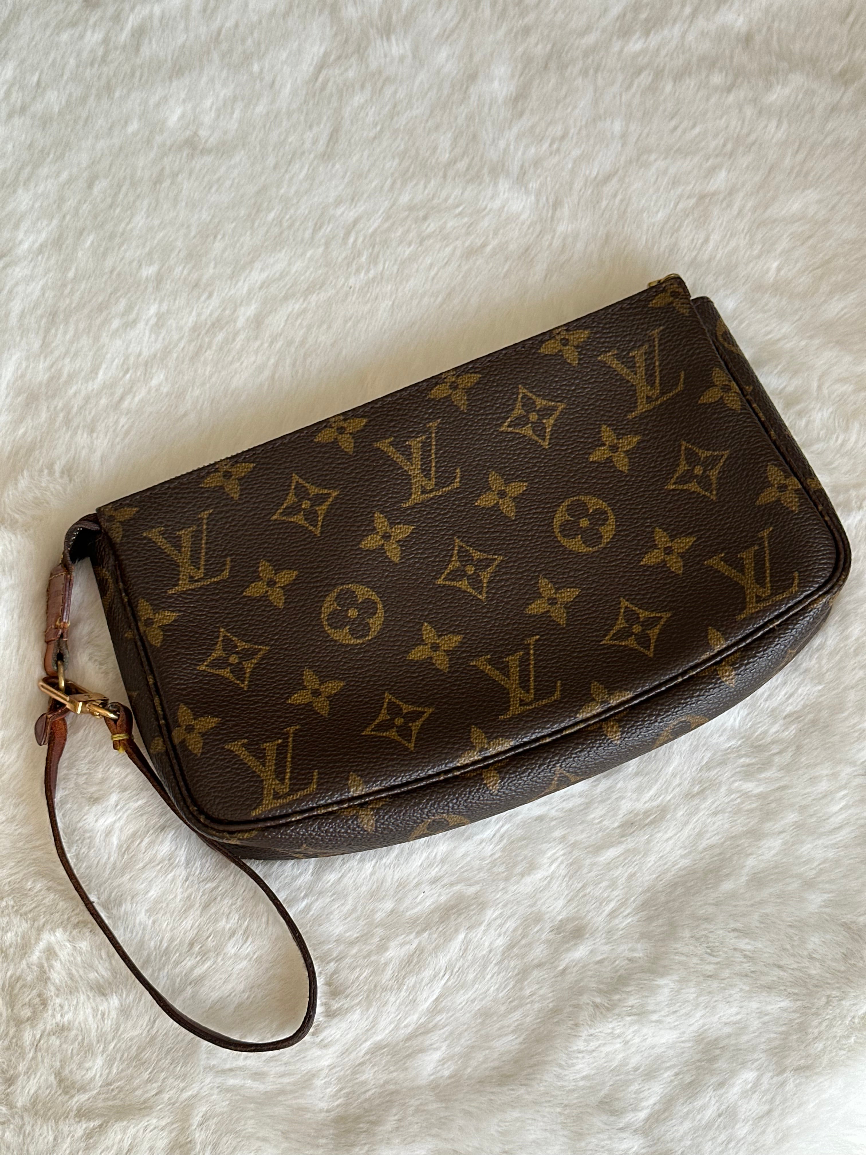 Louis Vuitton Vintage Pochette Accessories in Monogram