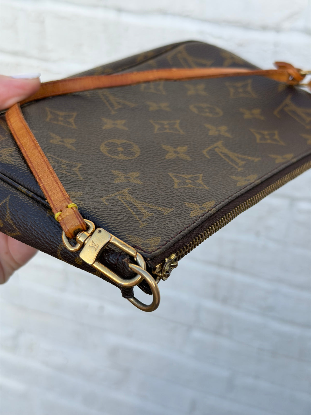 Louis Vuitton Pochette Accessories in Monogram Canvas