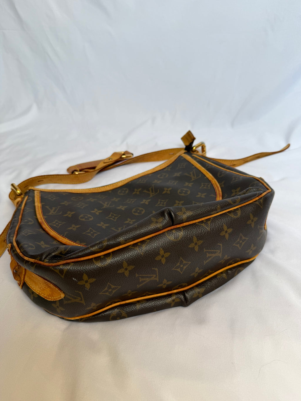 Louis Vuitton Tulum GM in Monogram Canvas