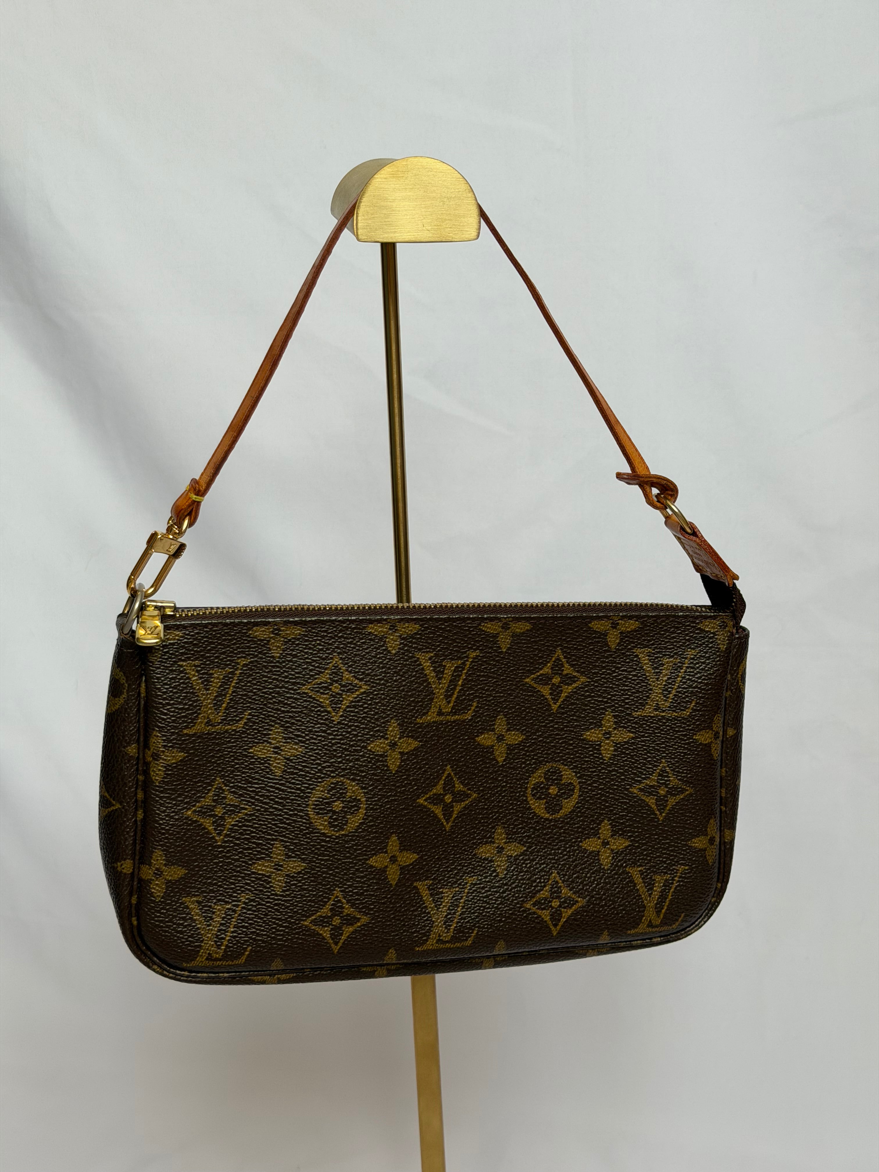 Louis Vuitton Pochette in Monogram Canvas