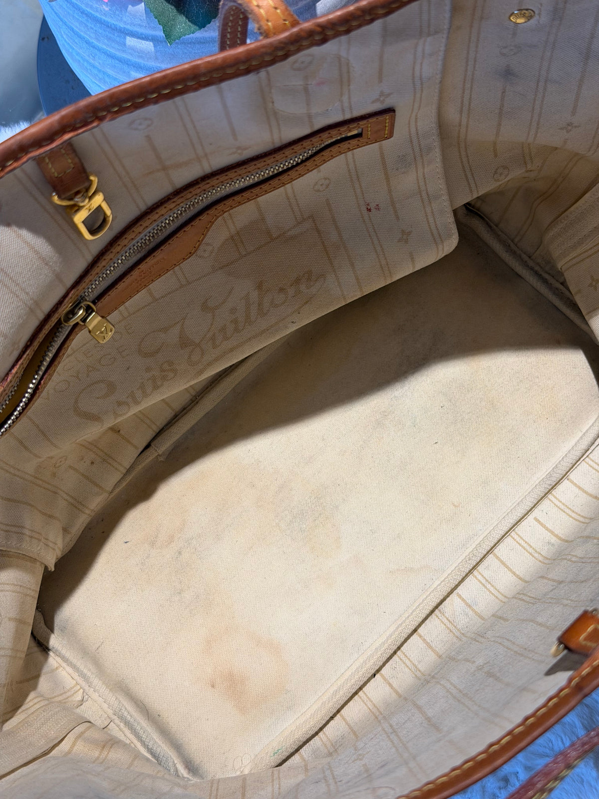 Louis Vuitton Neverfull MM in Damier Azur Canvas