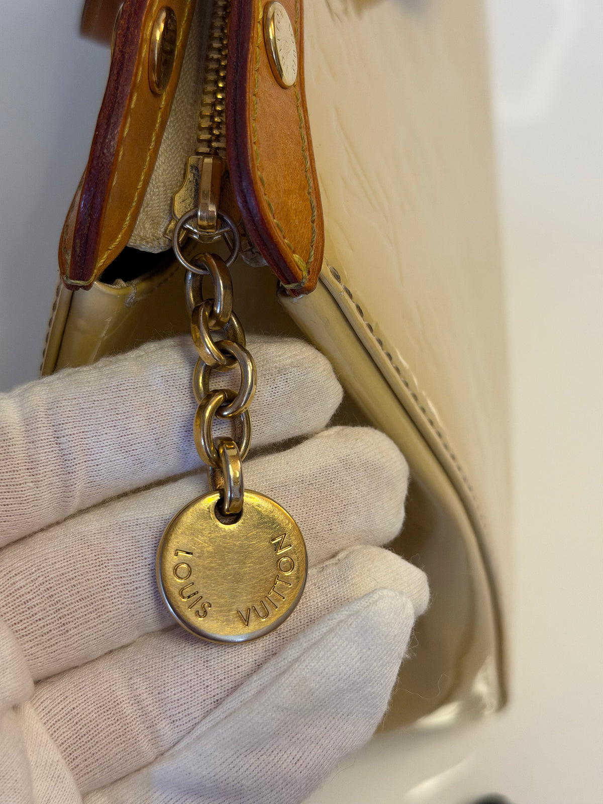 Louis Vuitton Brea MM in Cream Vernis Leather