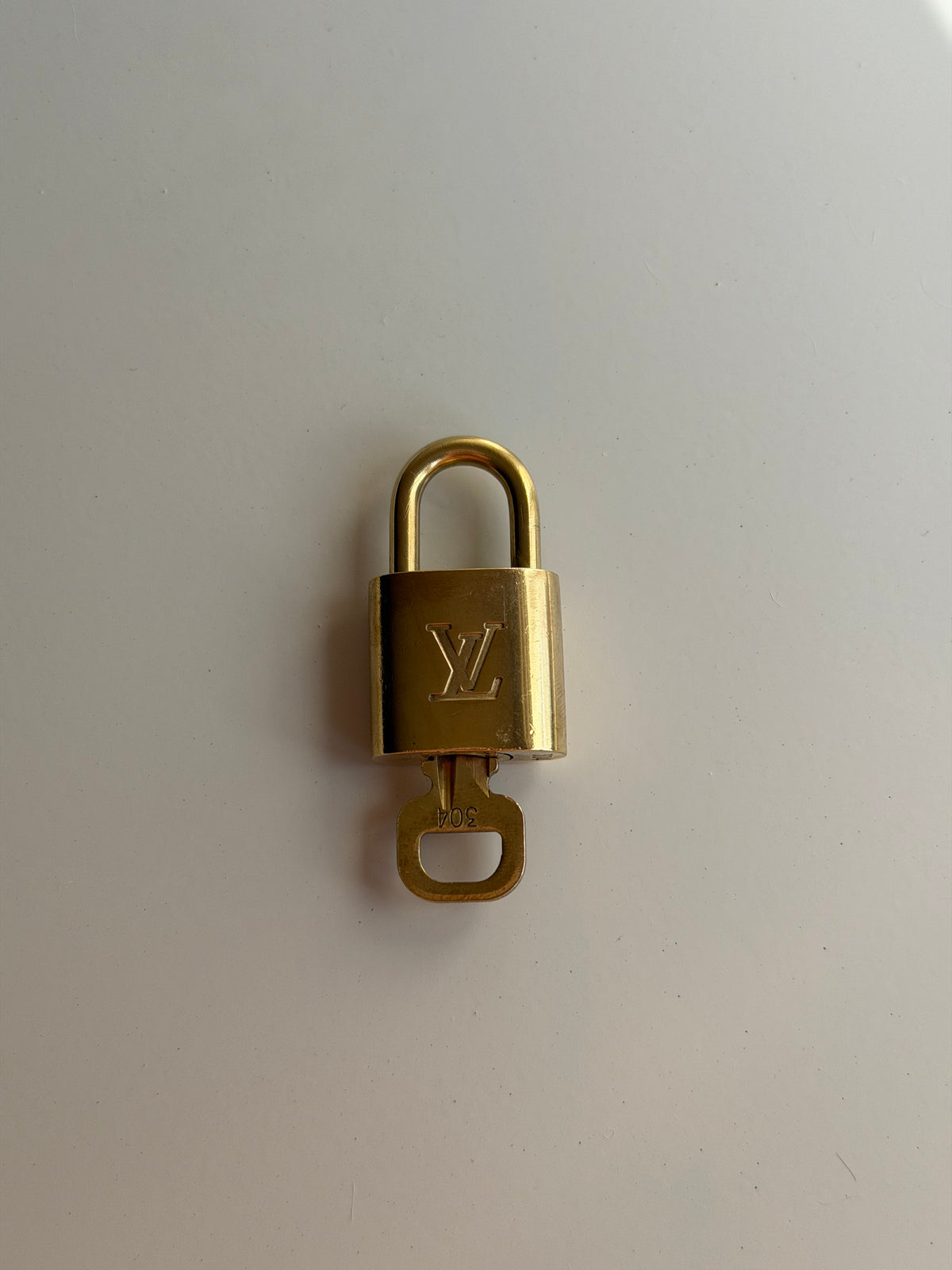 Louis Vuitton Lock & Key - 304