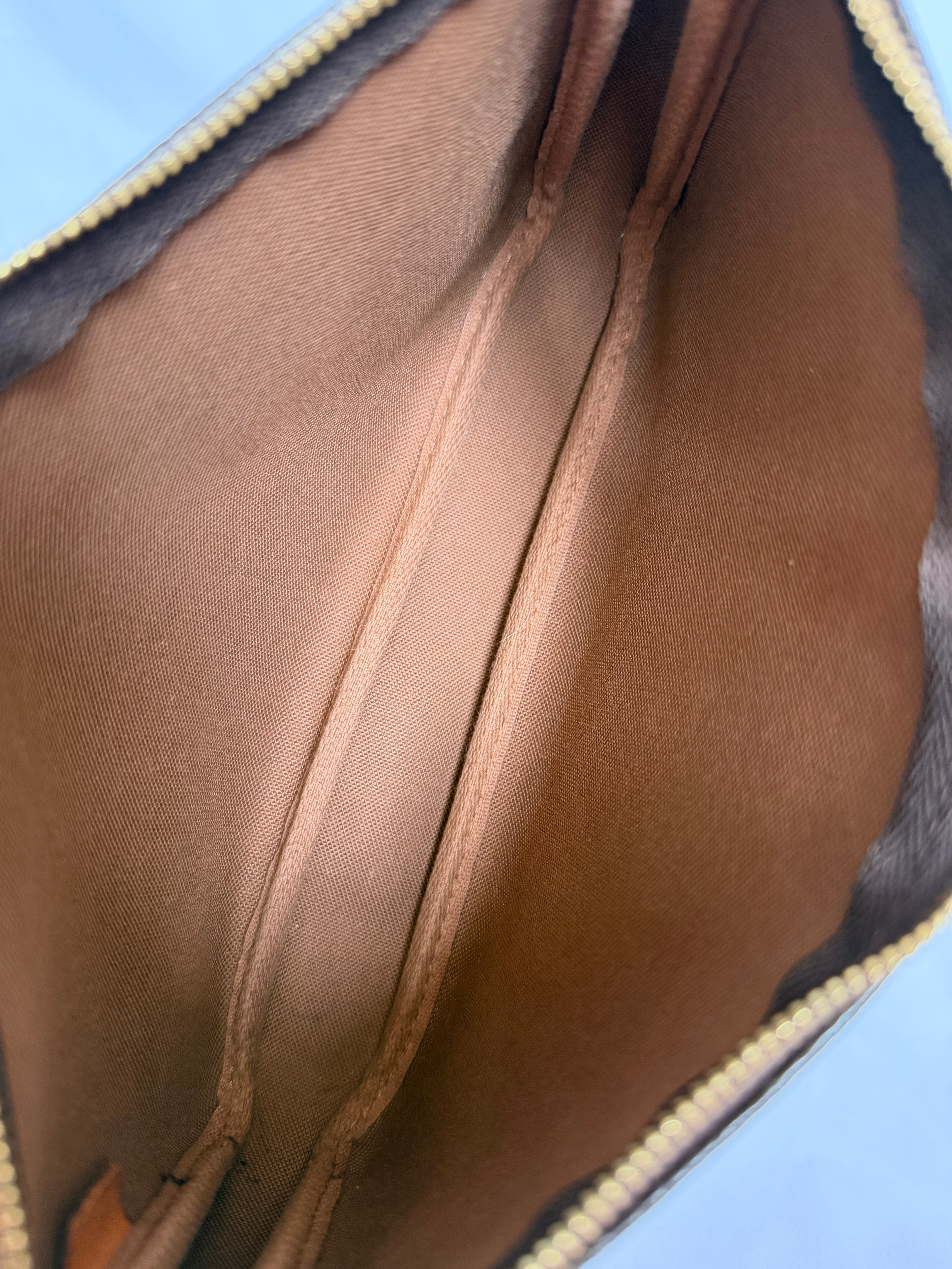 Louis Vuitton Pochette in Monogram Canvas